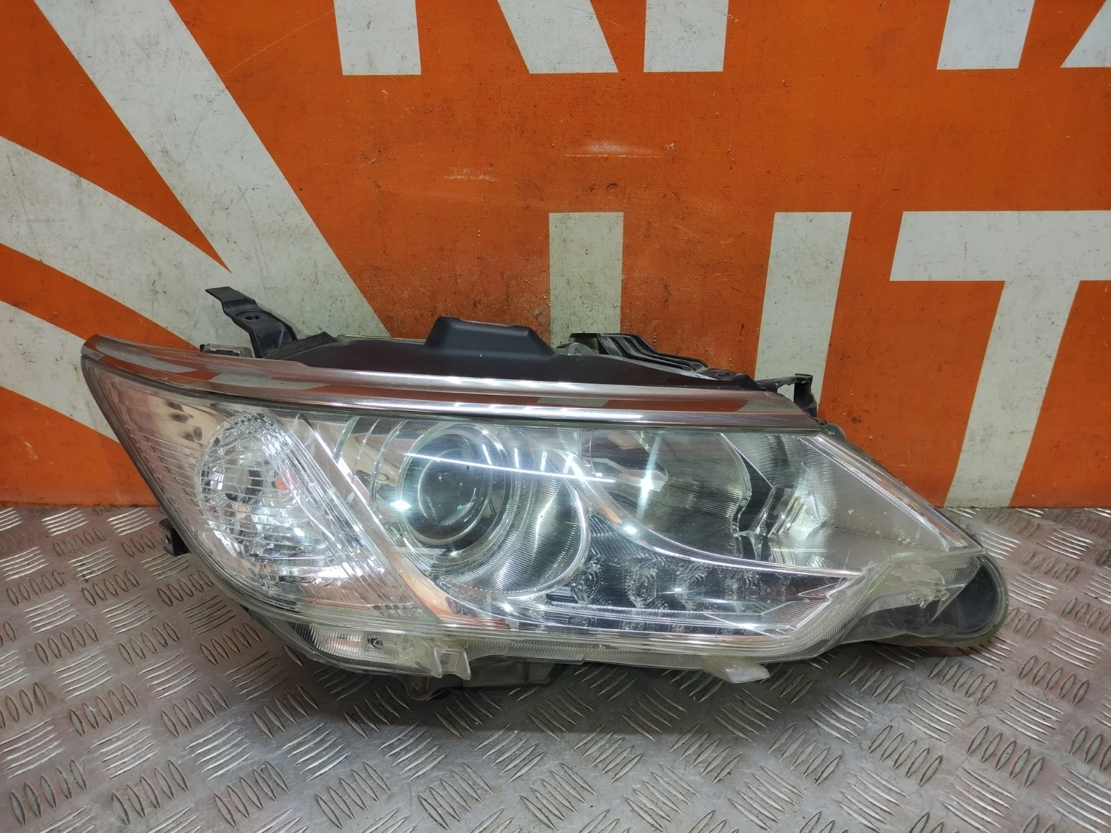 Фара Toyota Camry 2014-2017 XV50