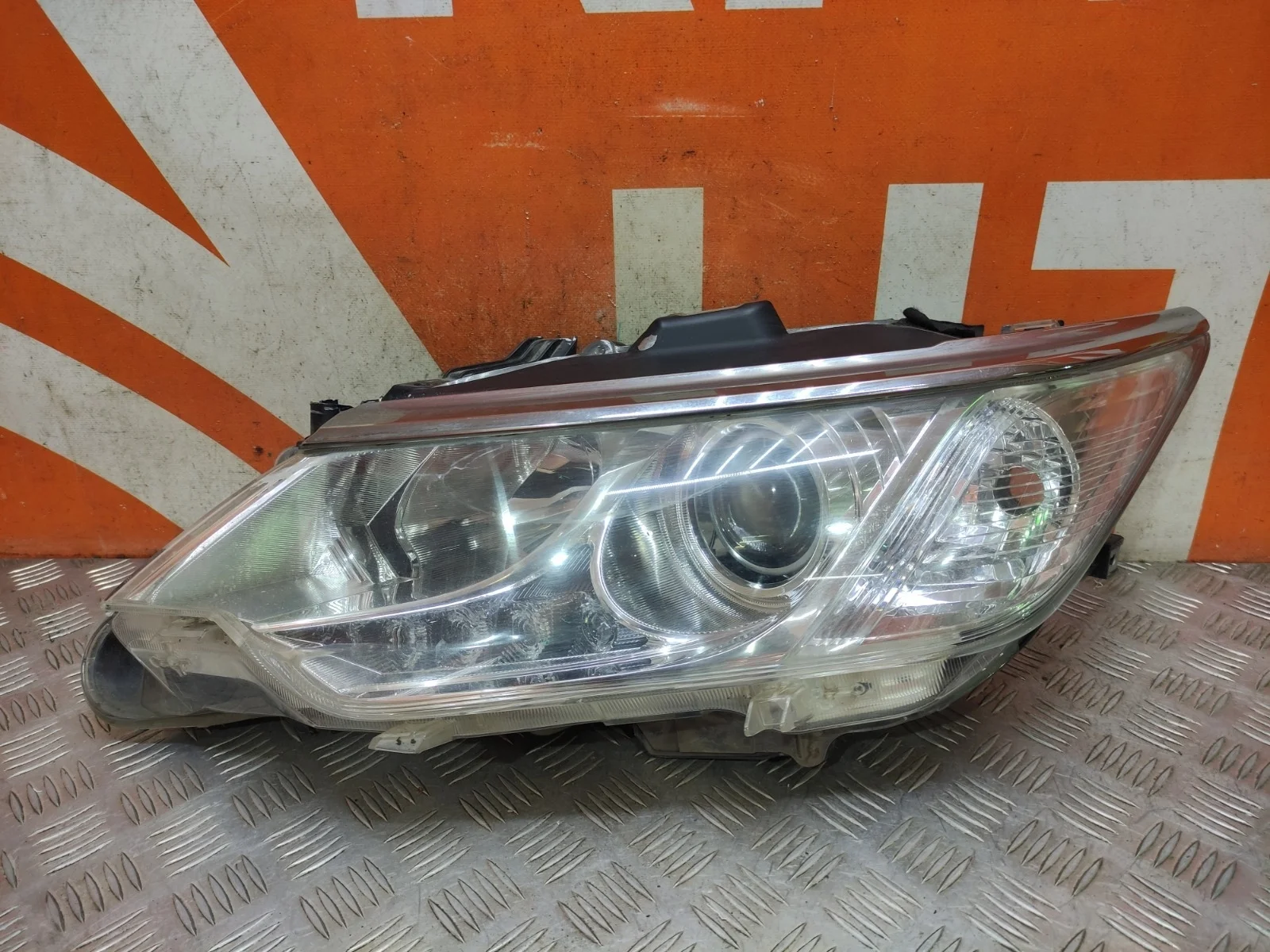 Фара Toyota Camry 2014-2017 XV50