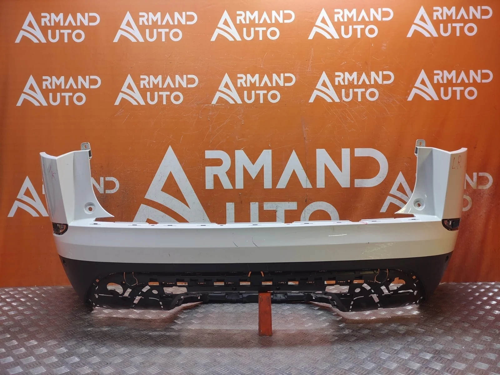 Бампер Land Rover Range Velar 2017-нв L560