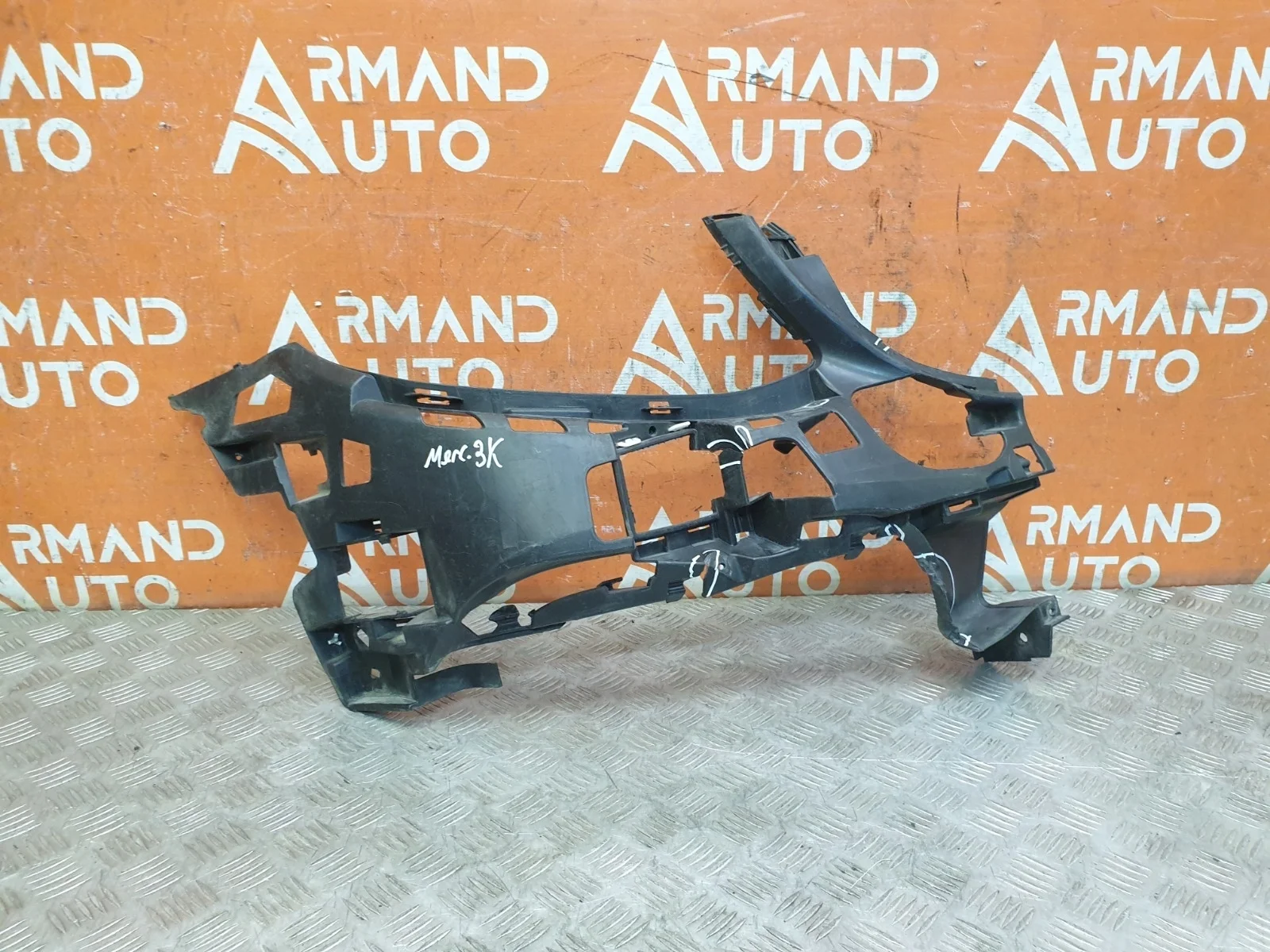 Кронштейн бампера Mercedes -Class 2016-нв W213