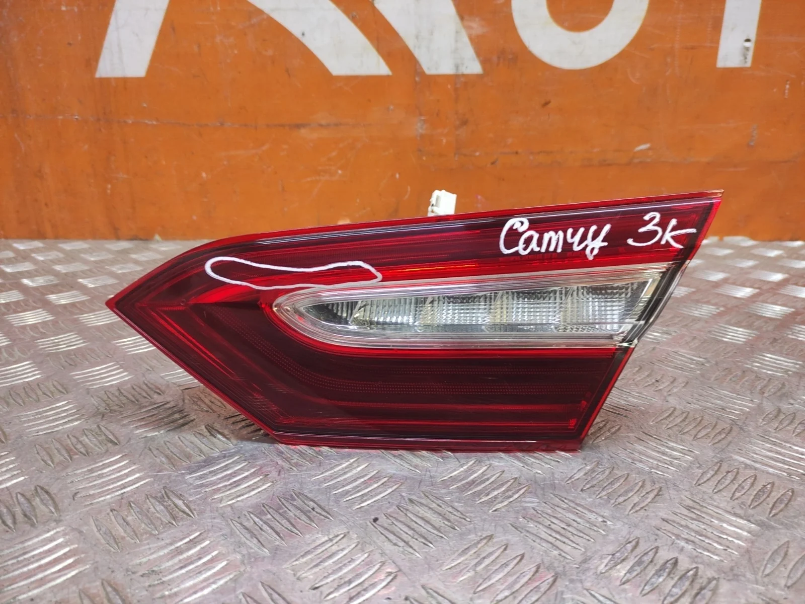 Фонарь внутренний Toyota Camry 2017-нв 8 XV70