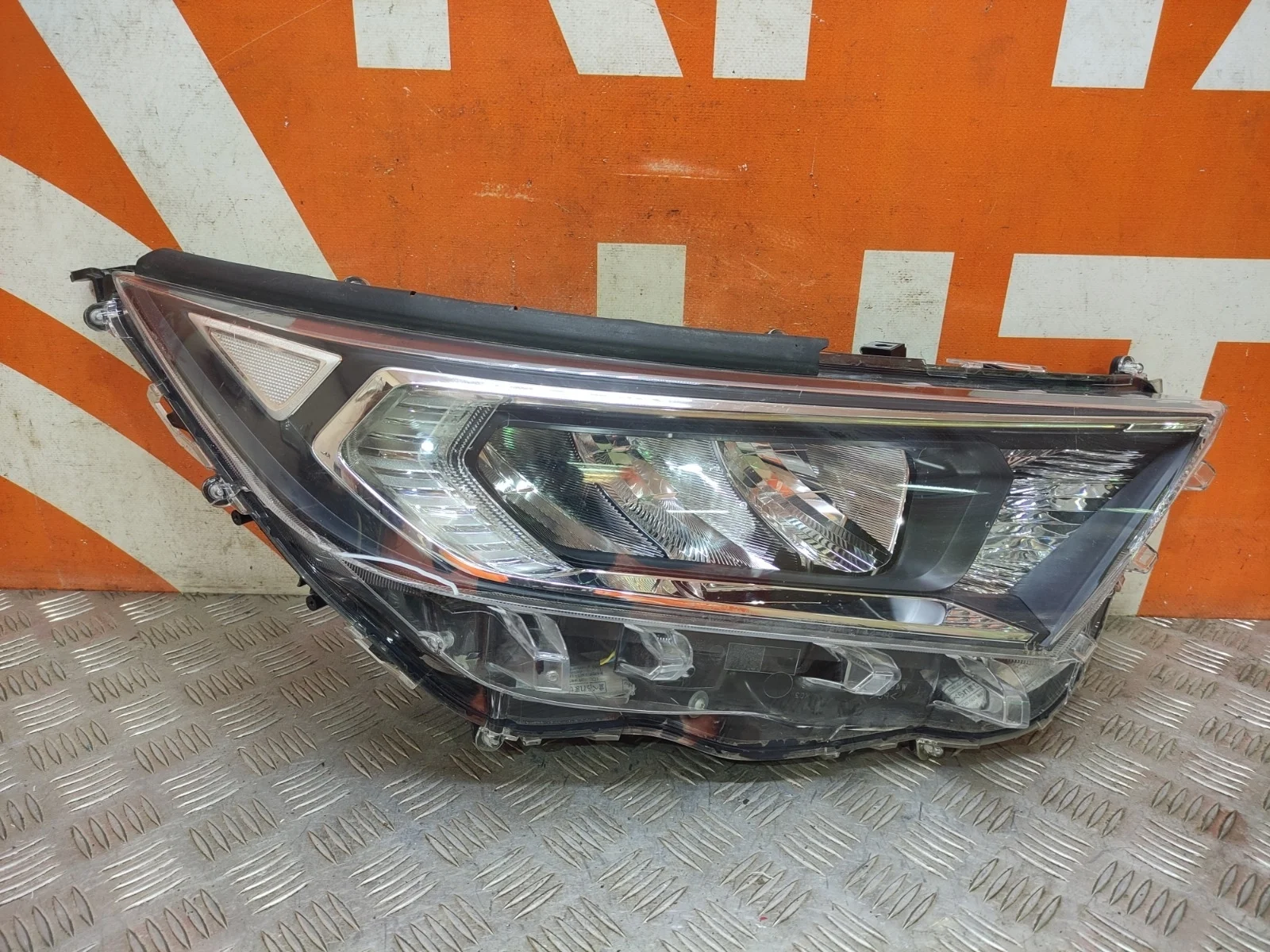 Фара Toyota RAV4 2018-нв 5 XA50