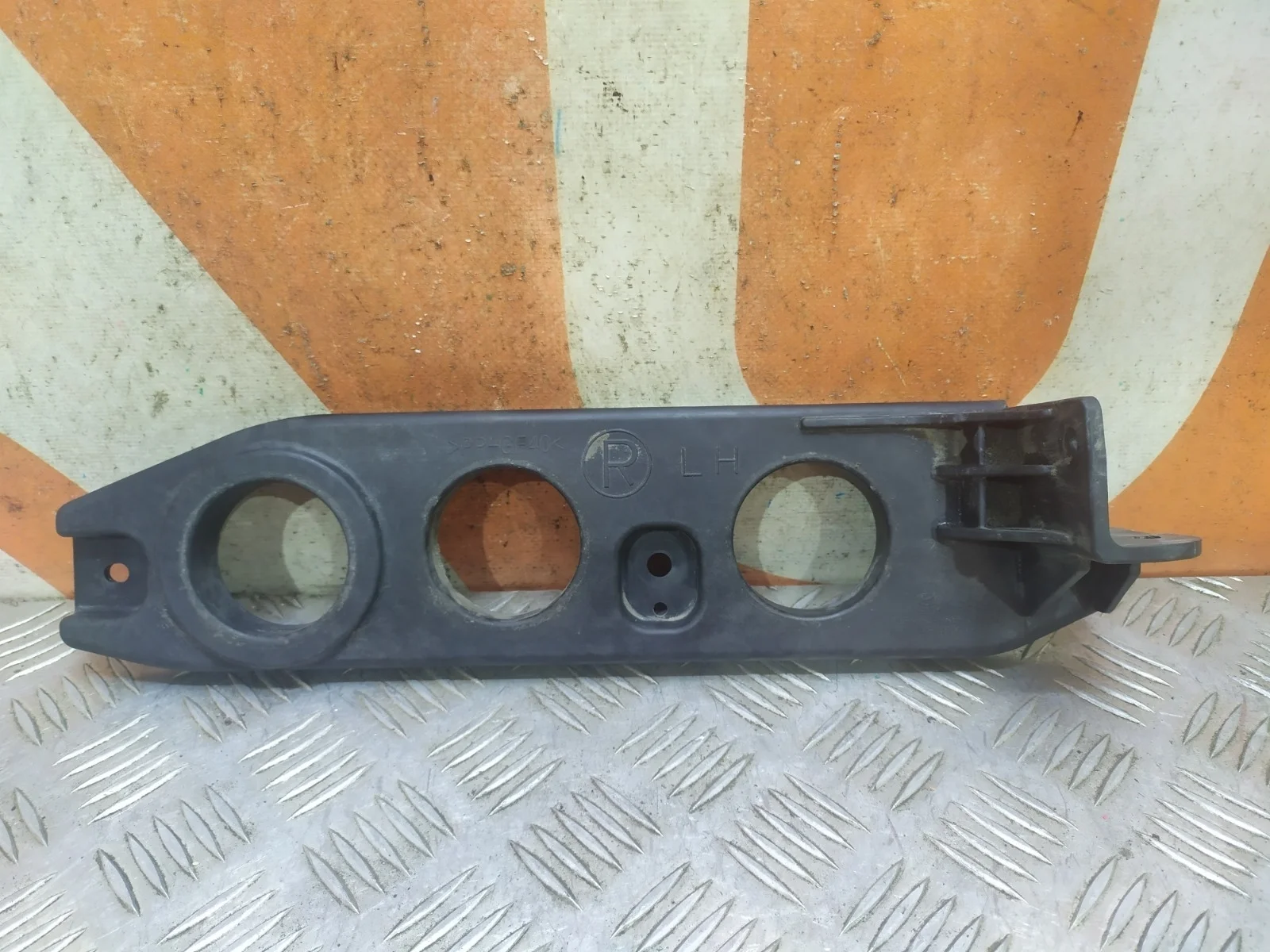 Кронштейн панели Hyundai Santa Fe 2018-2021 4 TM