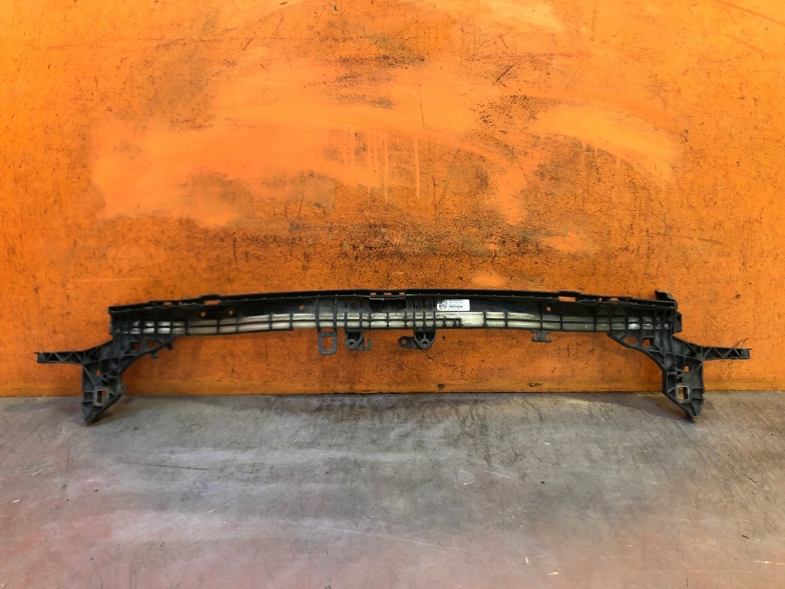 Кронштейн радиатора верхний Mercedes -Class 2016-нв W213