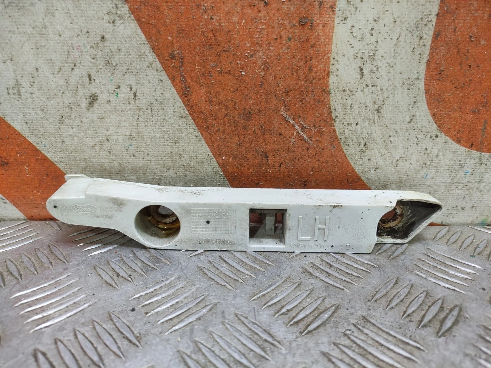 Кронштейн бампера Ford Focus 2008-2011