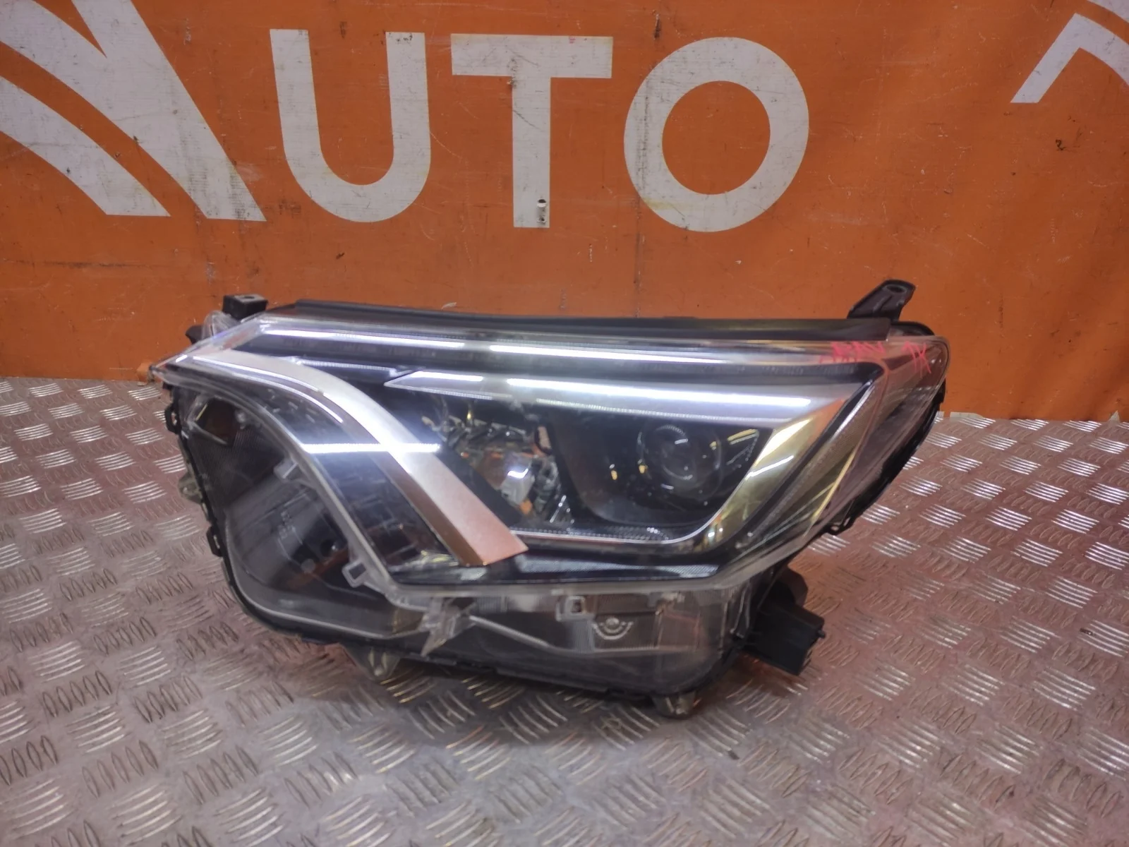 Фара toyota RAV4 2015-2019 CA40