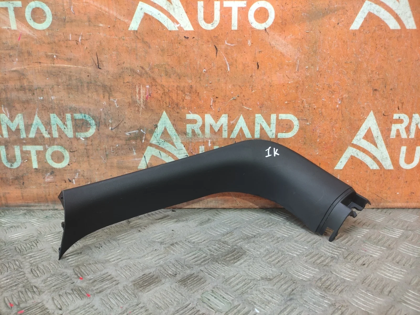 Обшивка двери багажника верхняя Mitsubishi Outlander 2012-нв 3