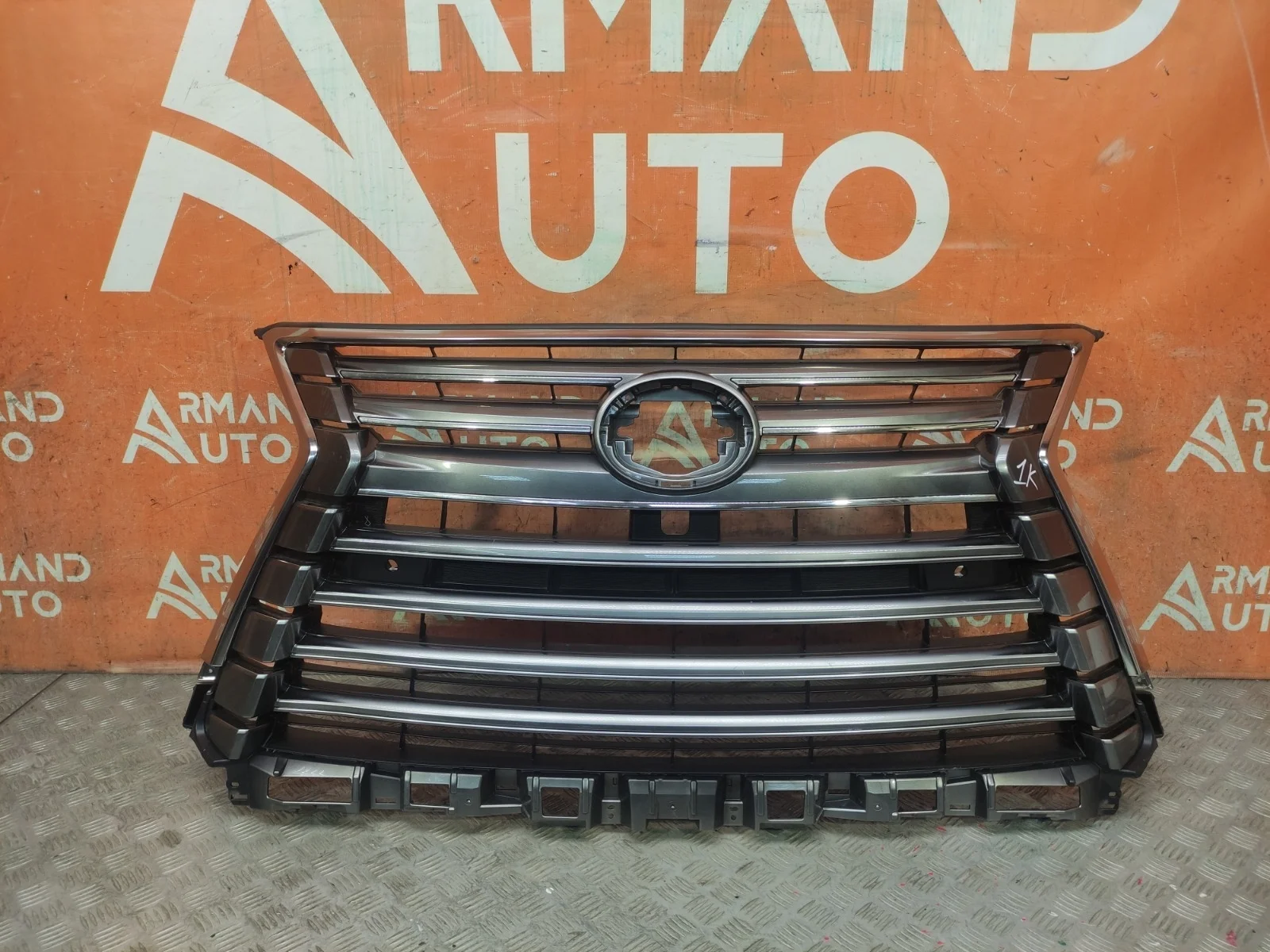 Решетка радиатора Lexus LX 2015-2023 URJ200