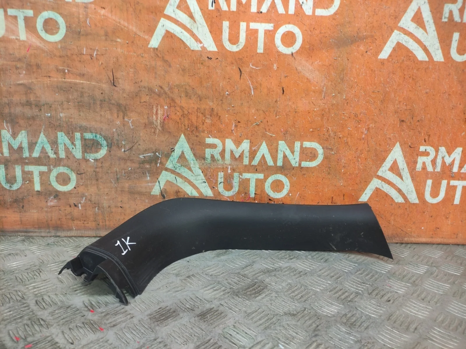 Обшивка двери багажника верхняя Mitsubishi Outlander 2012-нв 3