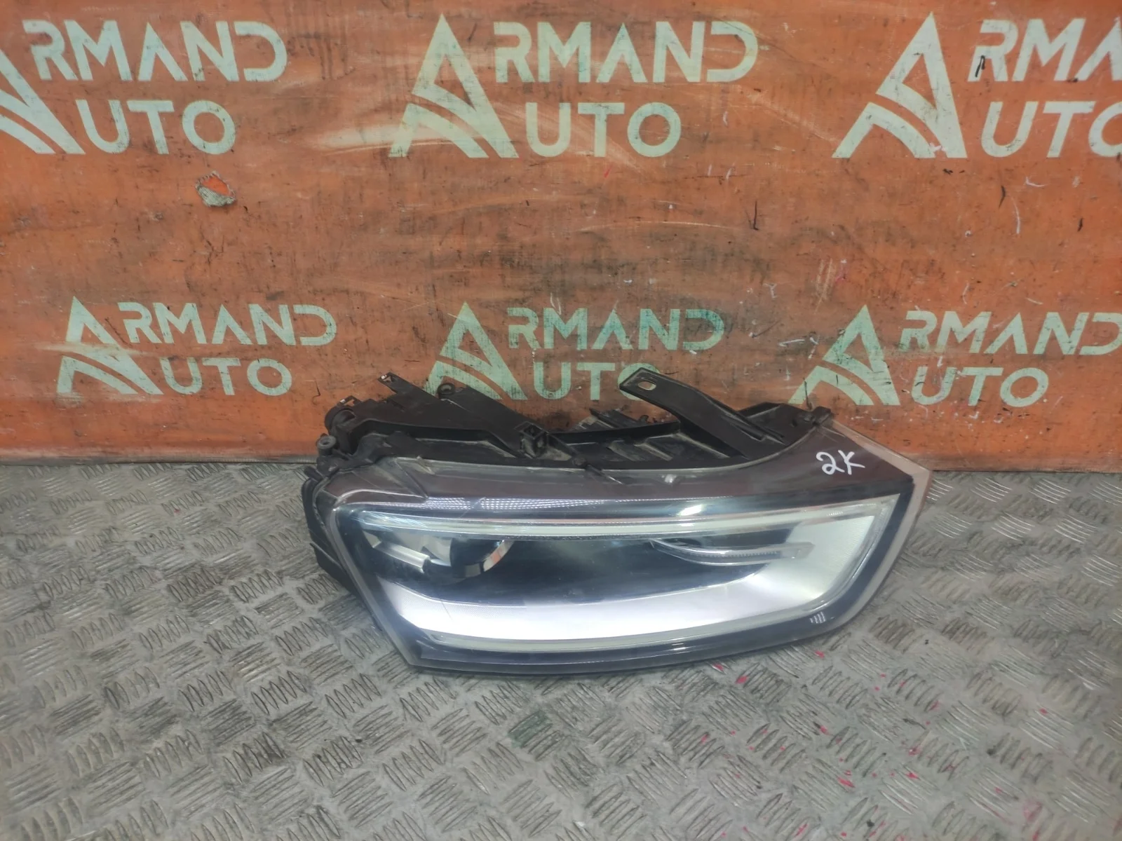 Фара Audi Q3 2011-2014 8U