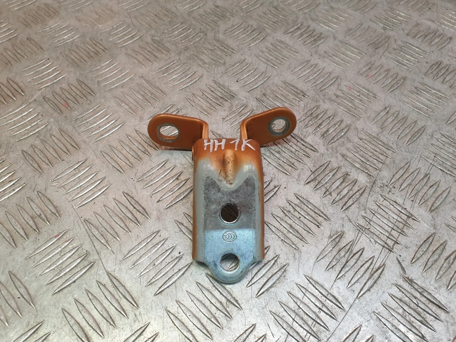 Петля двери нижняя Kia Rio 2017-нв 4 FB