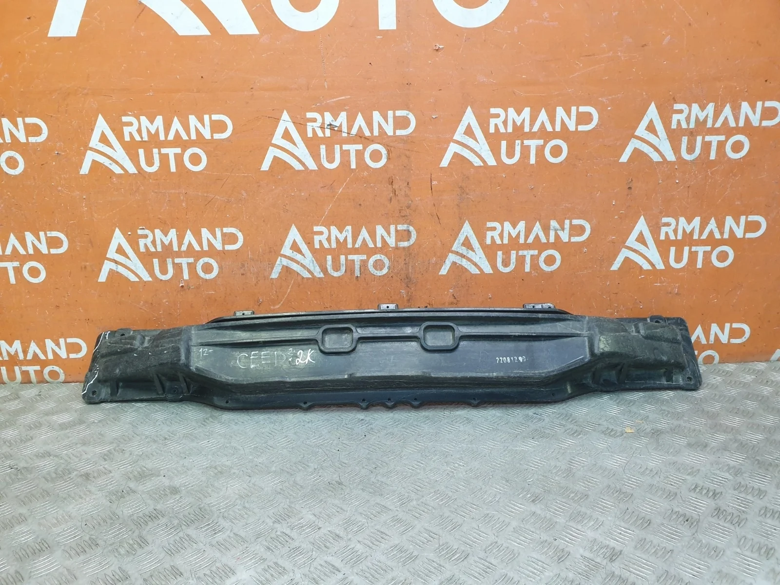 Усилитель бампера Kia Ceed 2012-2015 JD