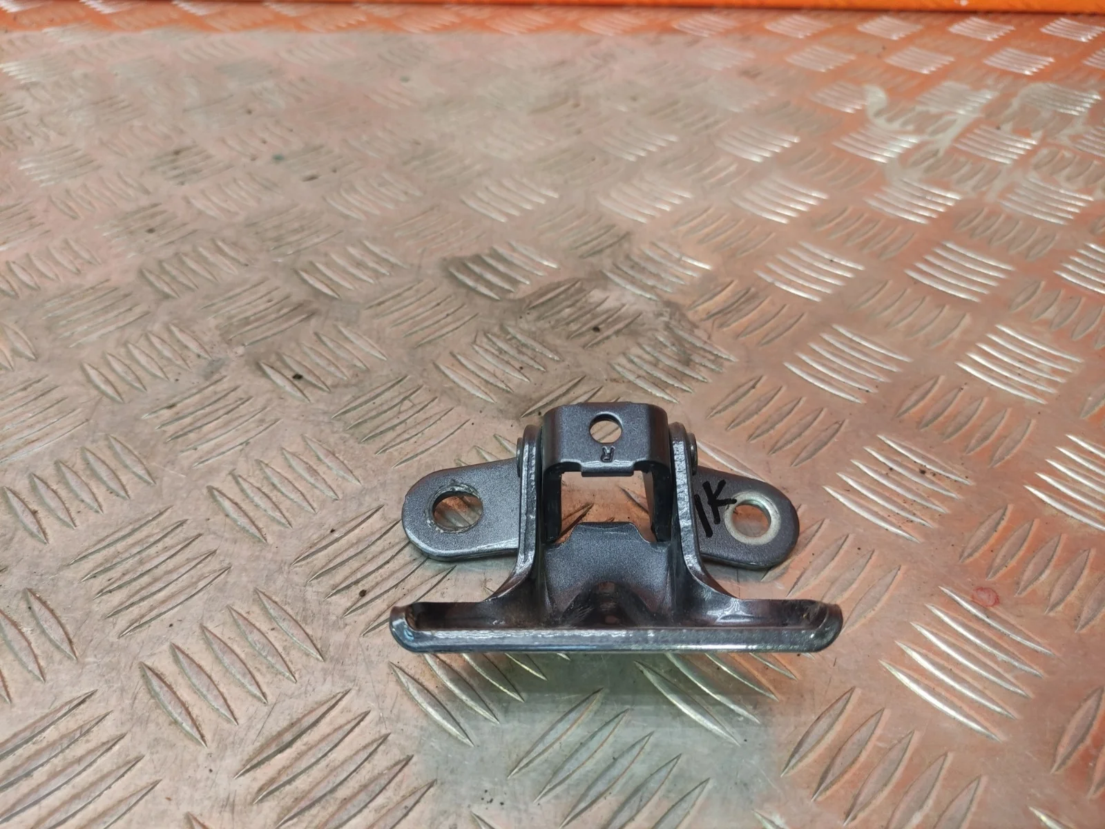 Петля двери Kia Sportage 2010-2016 3 SL