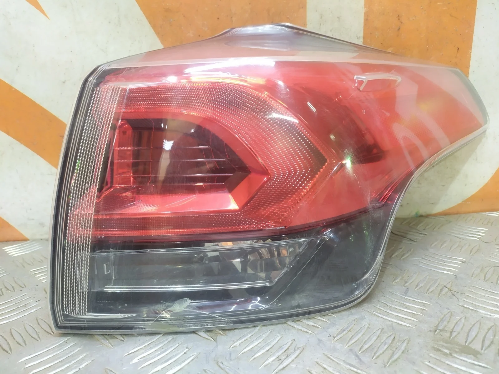 Фонарь внешний Toyota RAV4 2015-2019 CA40