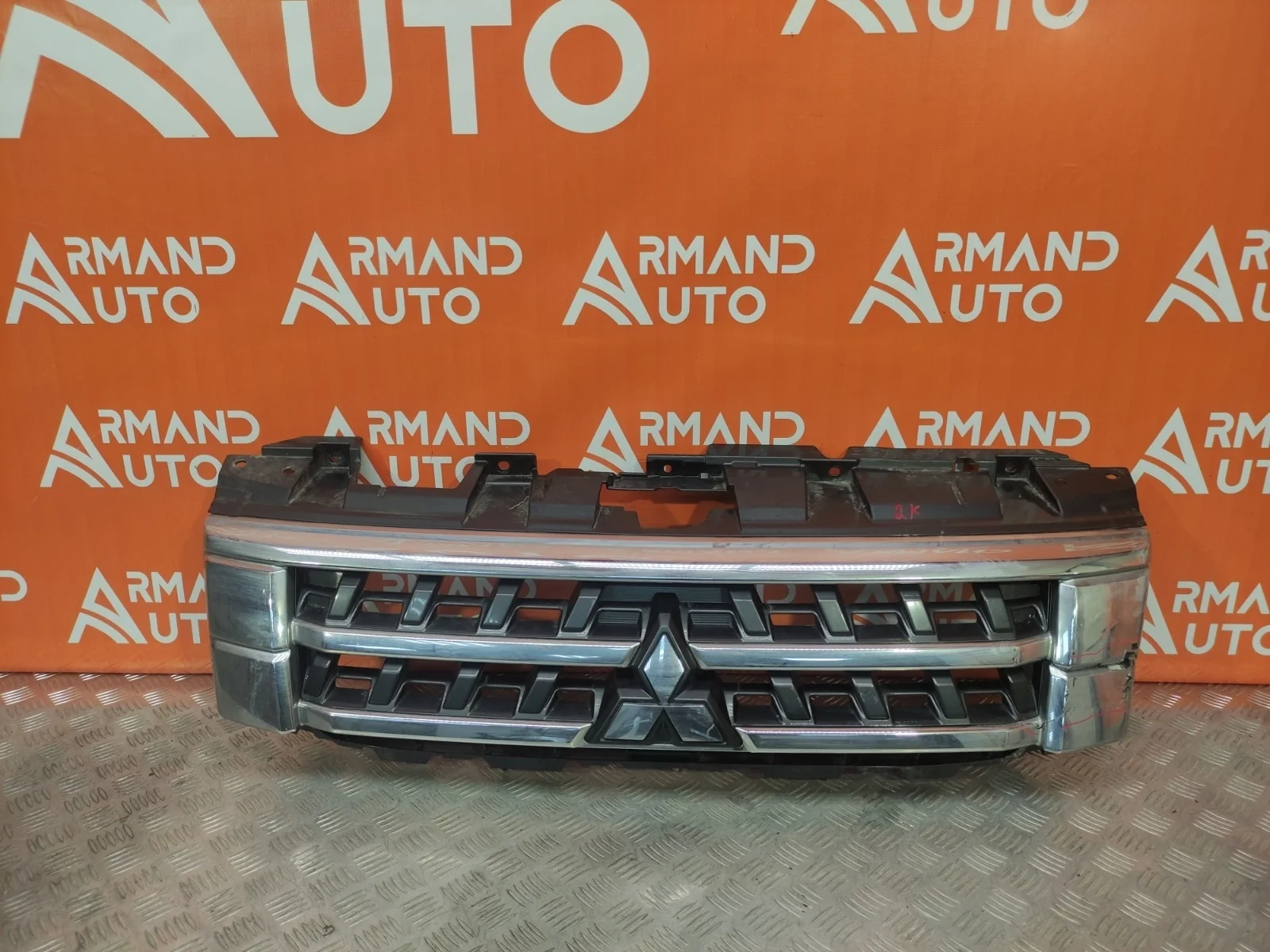 Решетка радиатора Mitsubishi Pajero 2014-нв