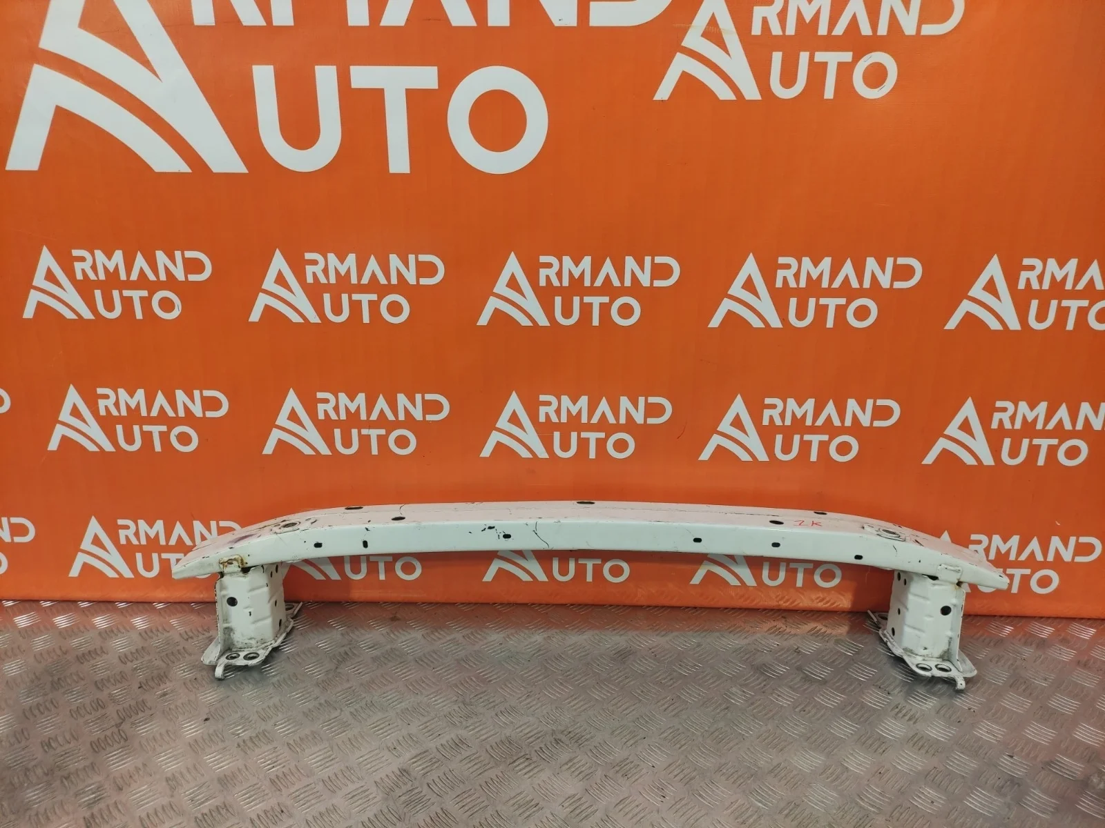 Усилитель бампера Toyota Auris 2006-2012