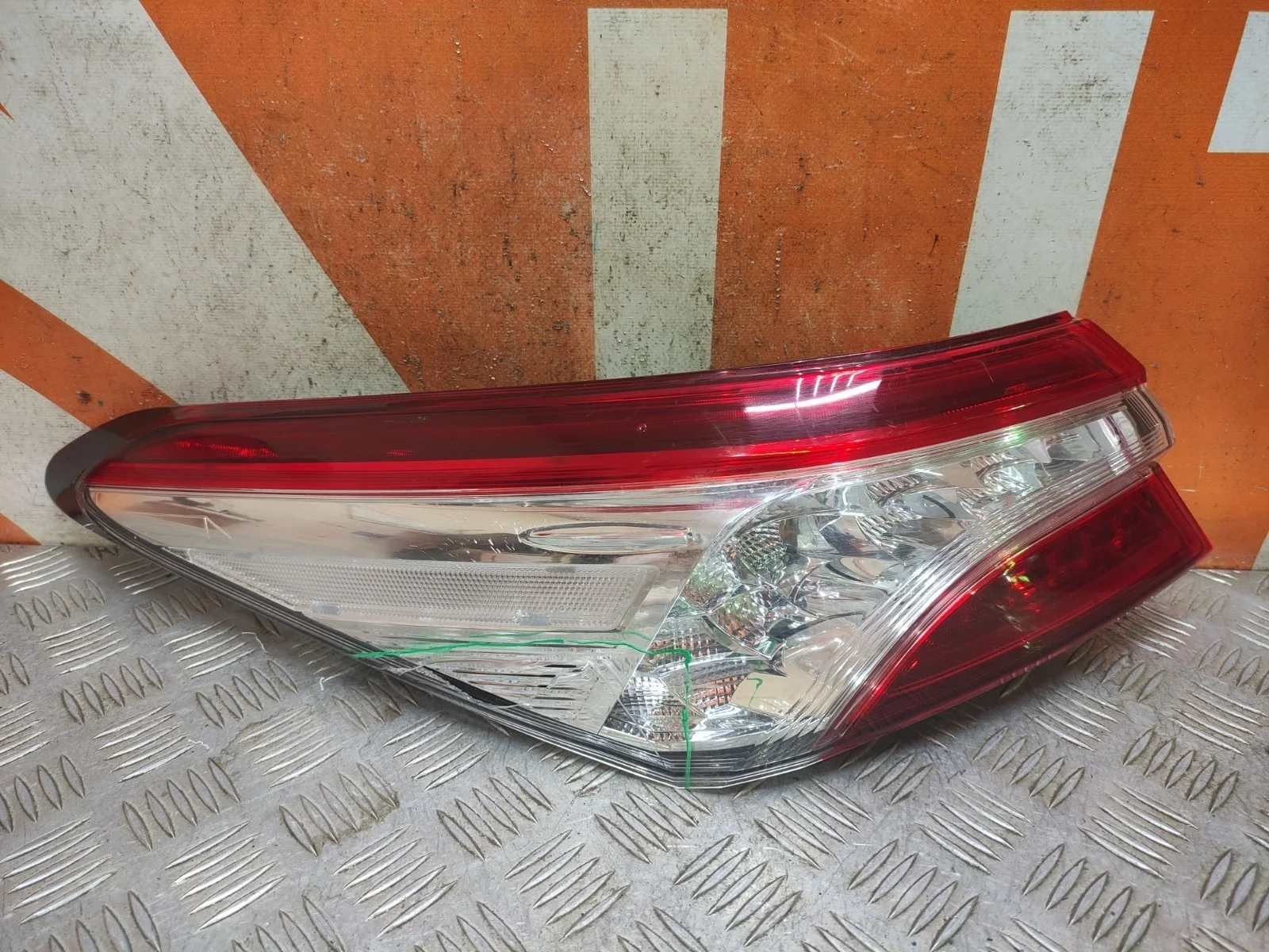 Фонарь внешний Toyota CAMRY 2017-нв 8 XV70