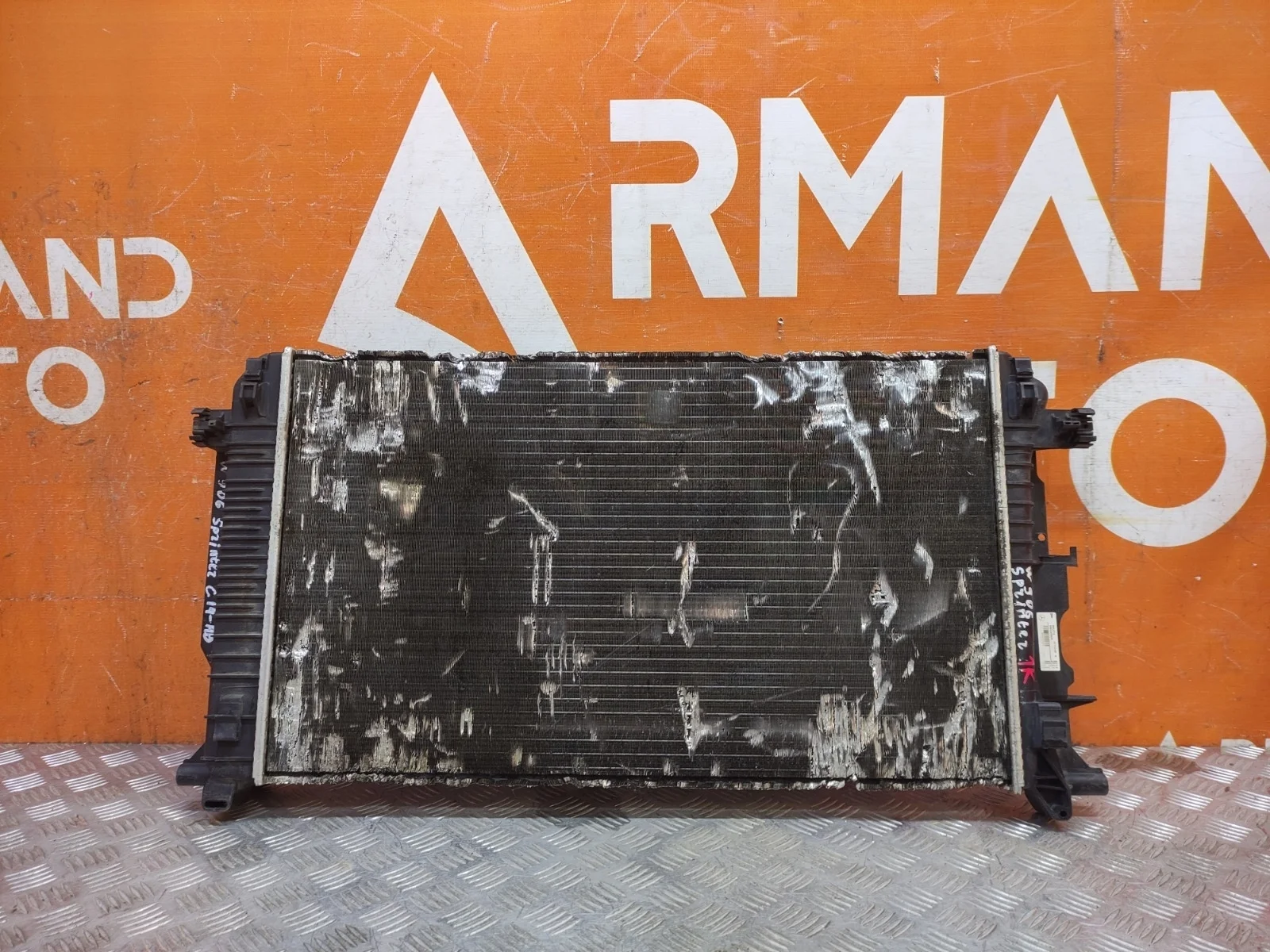 Радиатор двигателя (двс) Mercedes Sprinter 2006-2018 Br.906