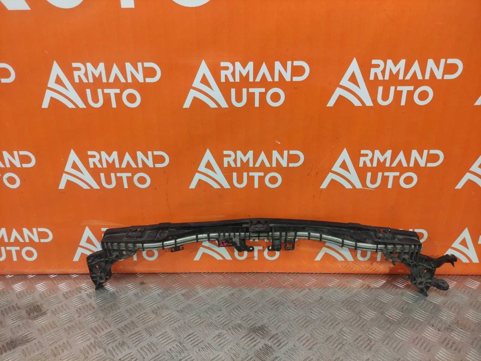 Кронштейн радиатора верхний Mercedes -Class 2016-нв W213