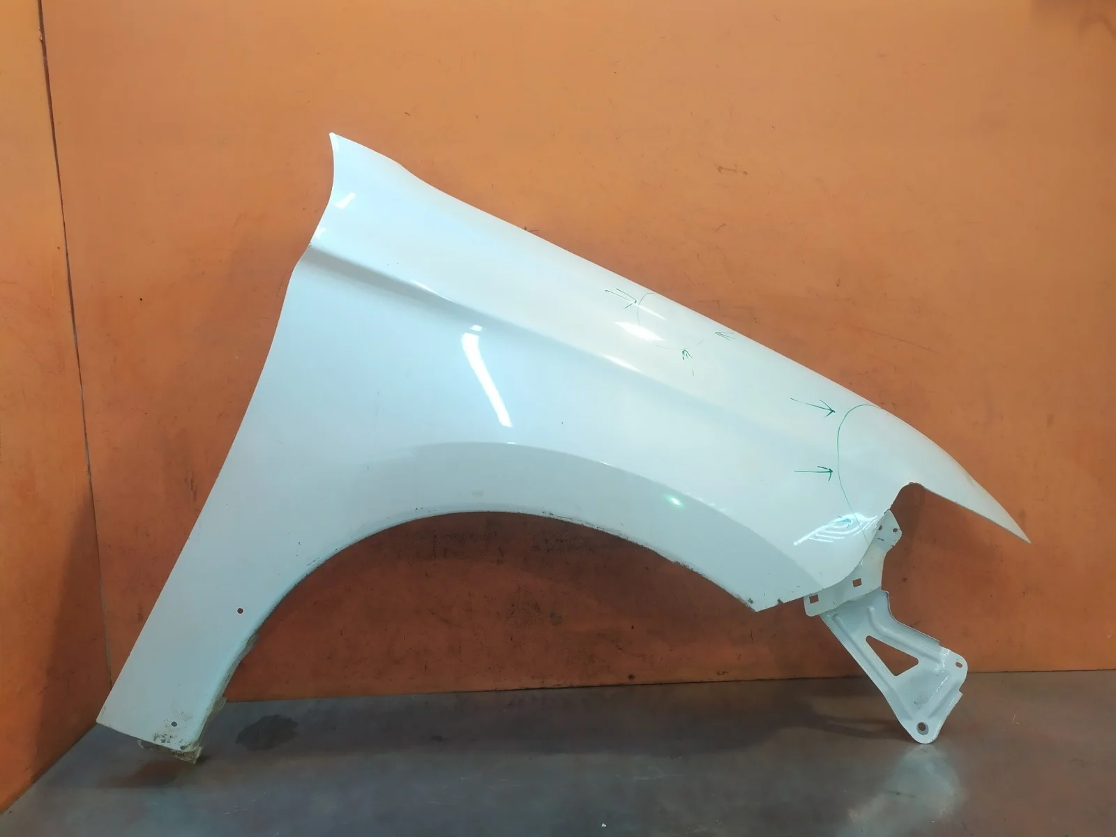 Крыло Mitsubishi Outlander 2015-нв 3