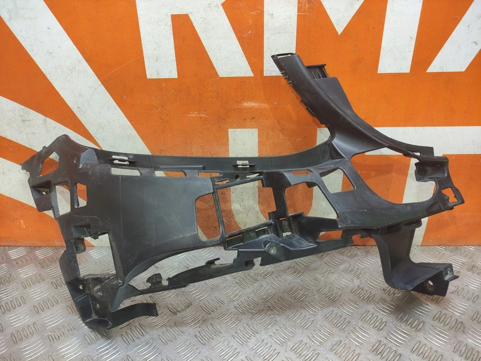 Кронштейн бампера Mercedes -Class 2016-нв W213