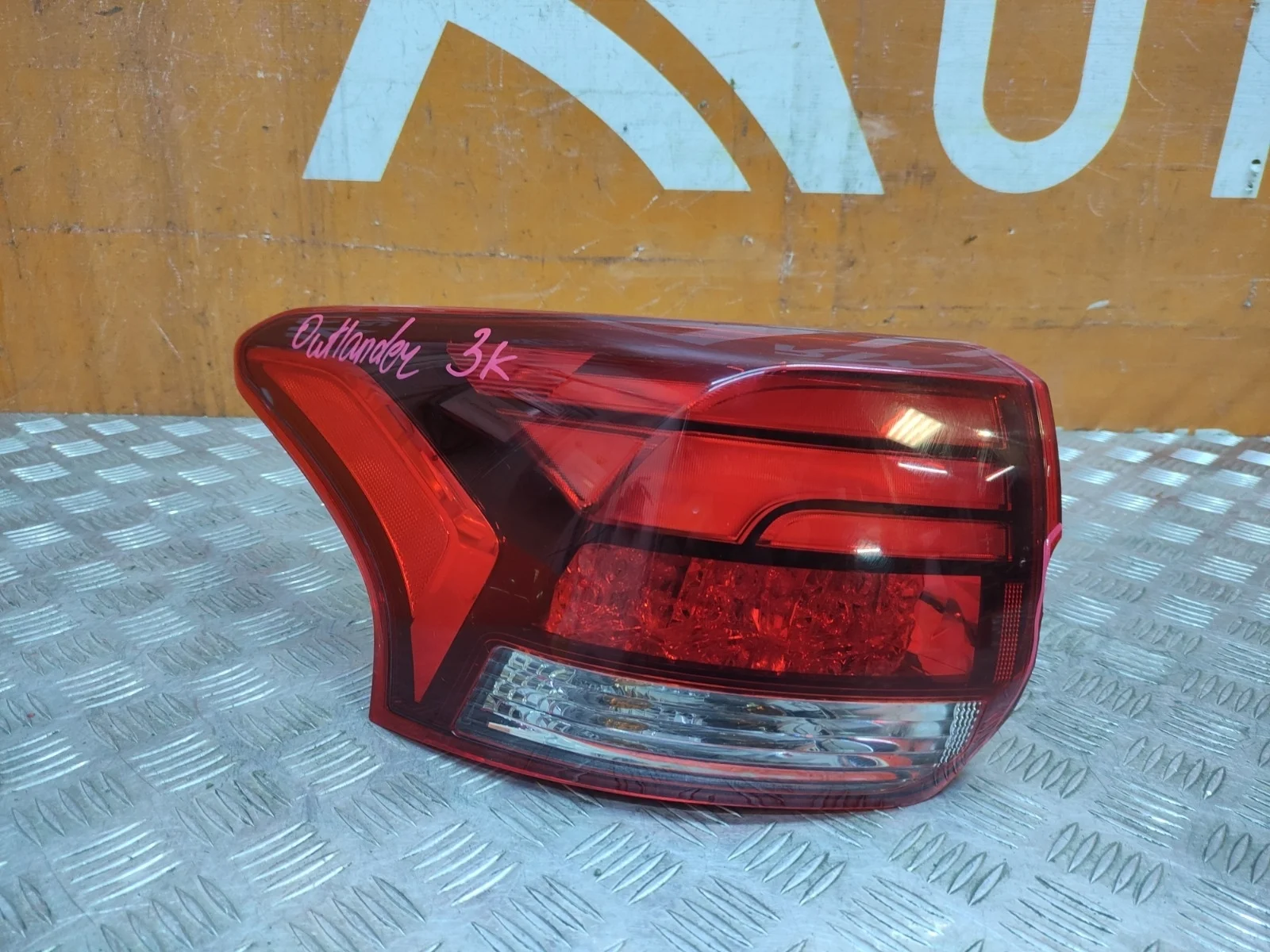 Фонарь внешний Mitsubishi Outlander 2015-нв 3