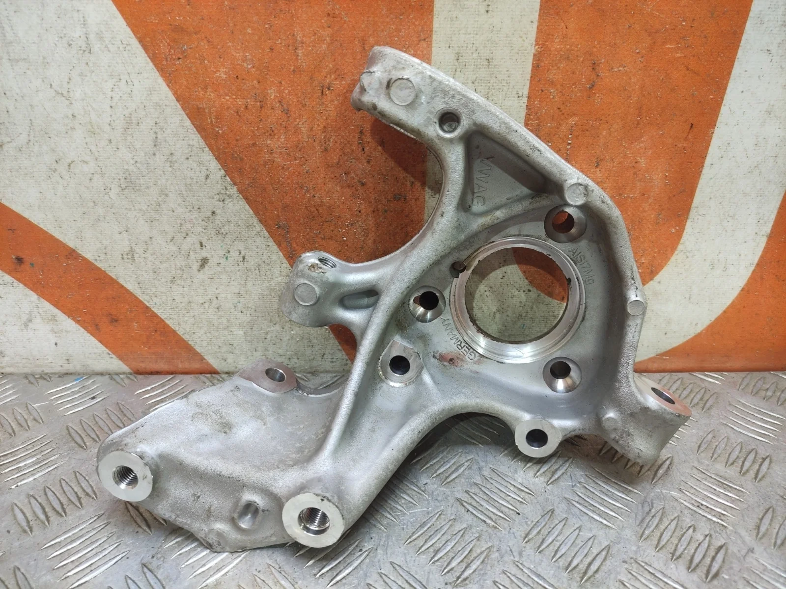 Кулак поворотный Volkswagen Tiguan 2016-нв