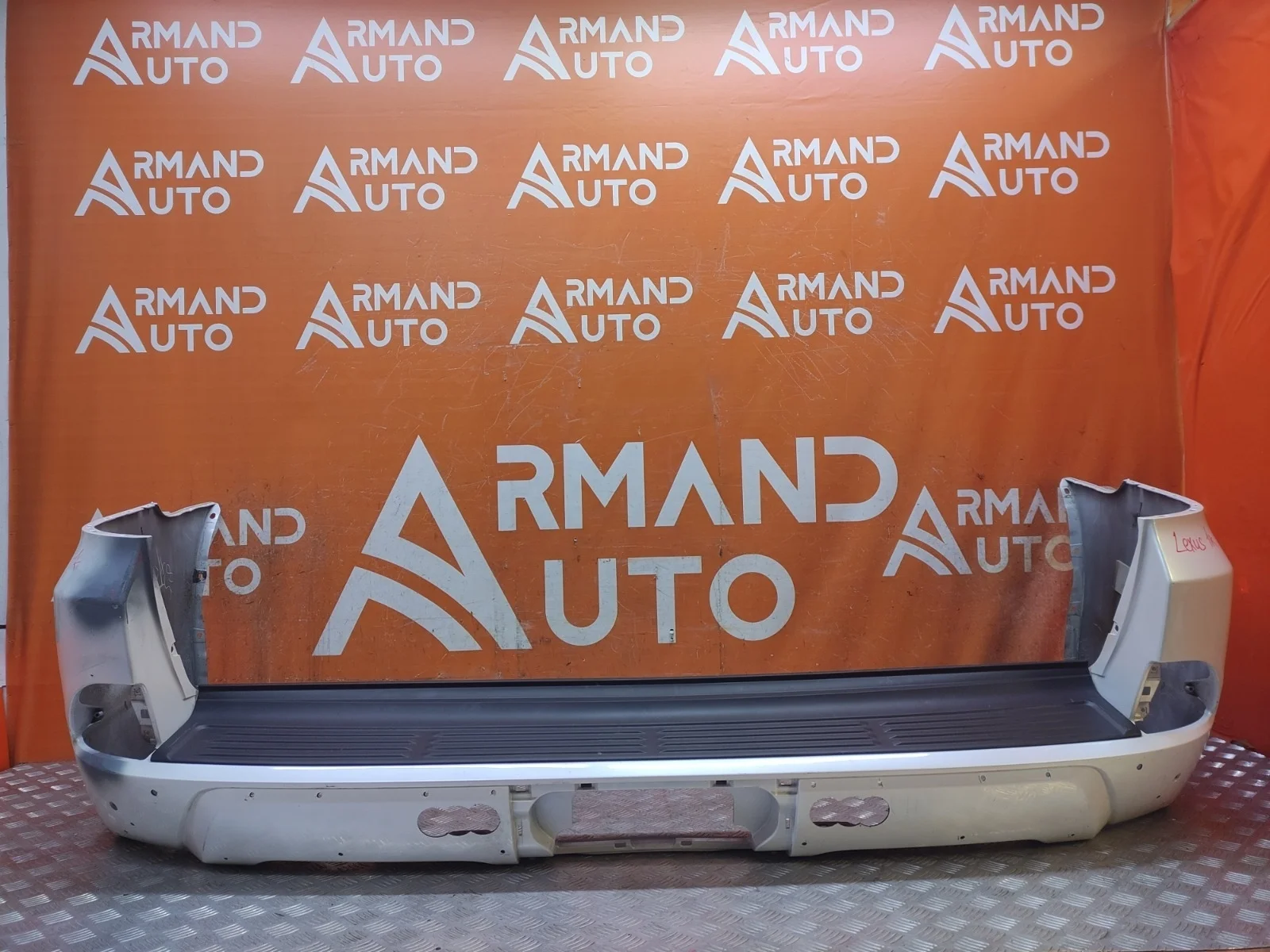 Бампер LEXUS LX 2015-2023 URJ200