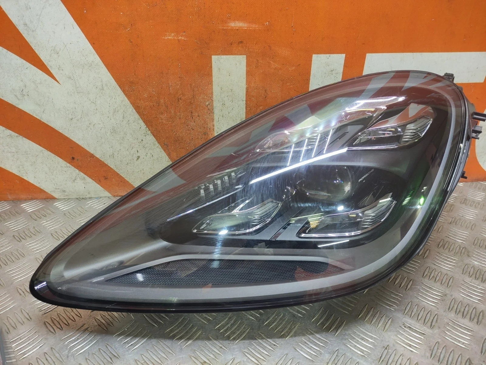 Фара Porsche Cayenne 2017-нв 3 PO536