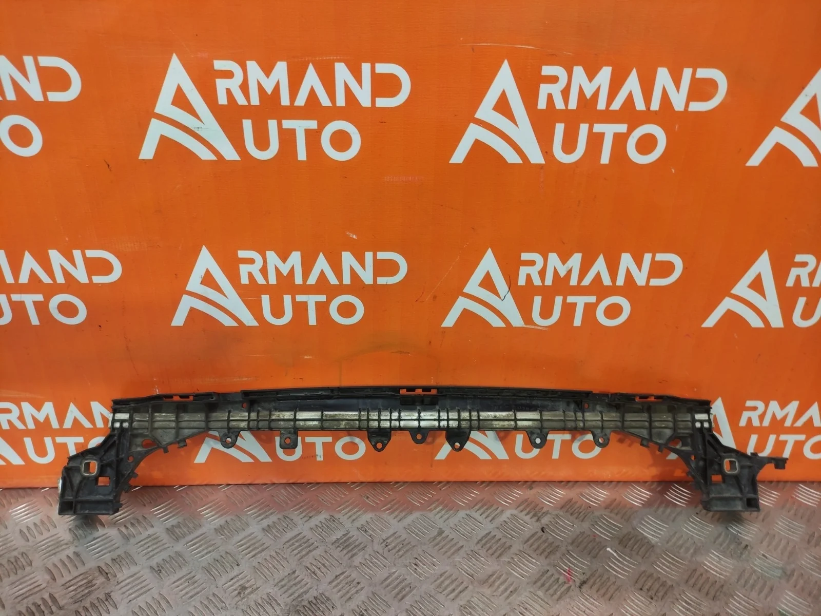 Кронштейн радиатора Mercedes -Class 2014-2021 W205