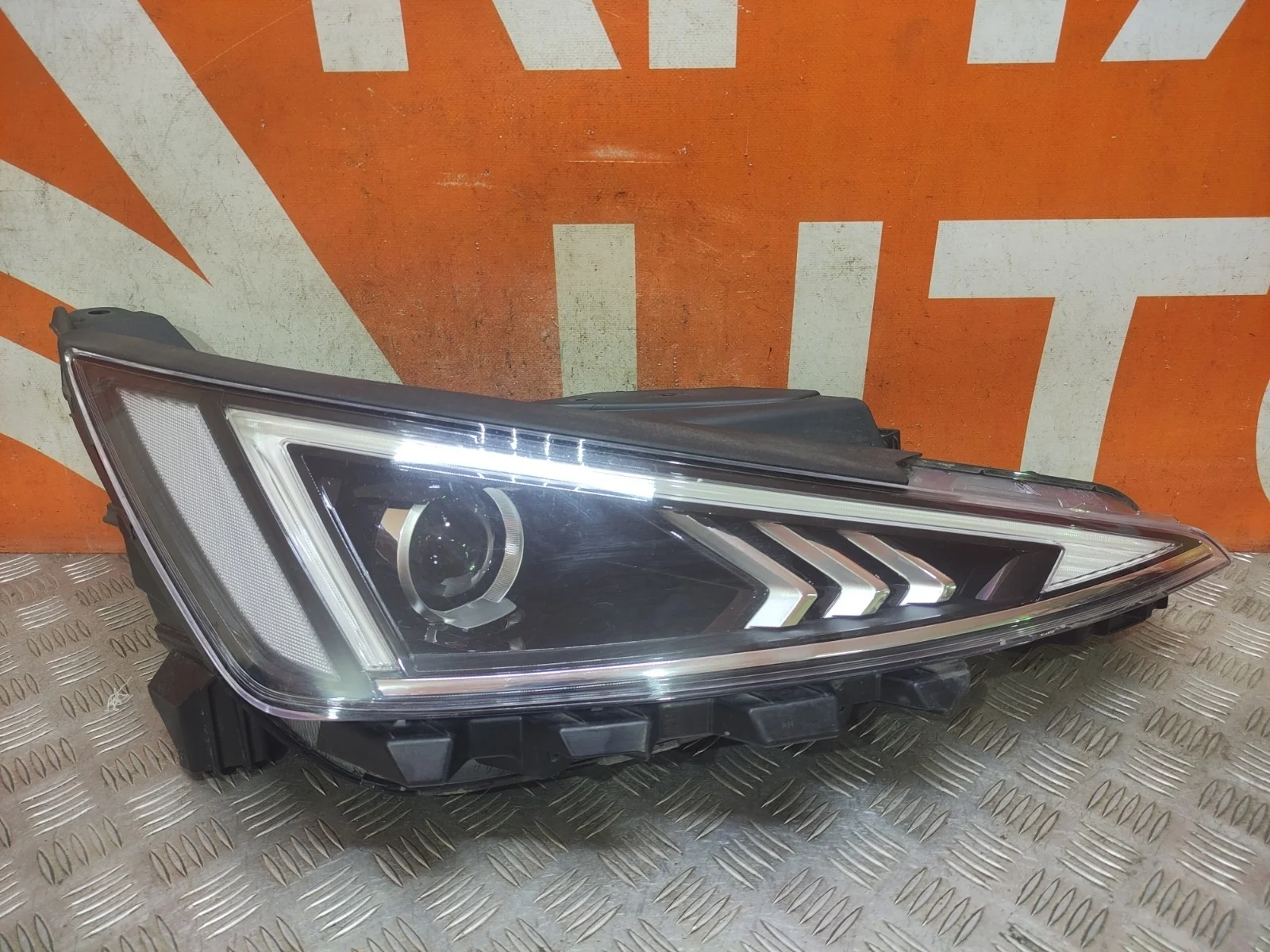 Фара HYUNDAI Elantra 2018-2020 6 AD