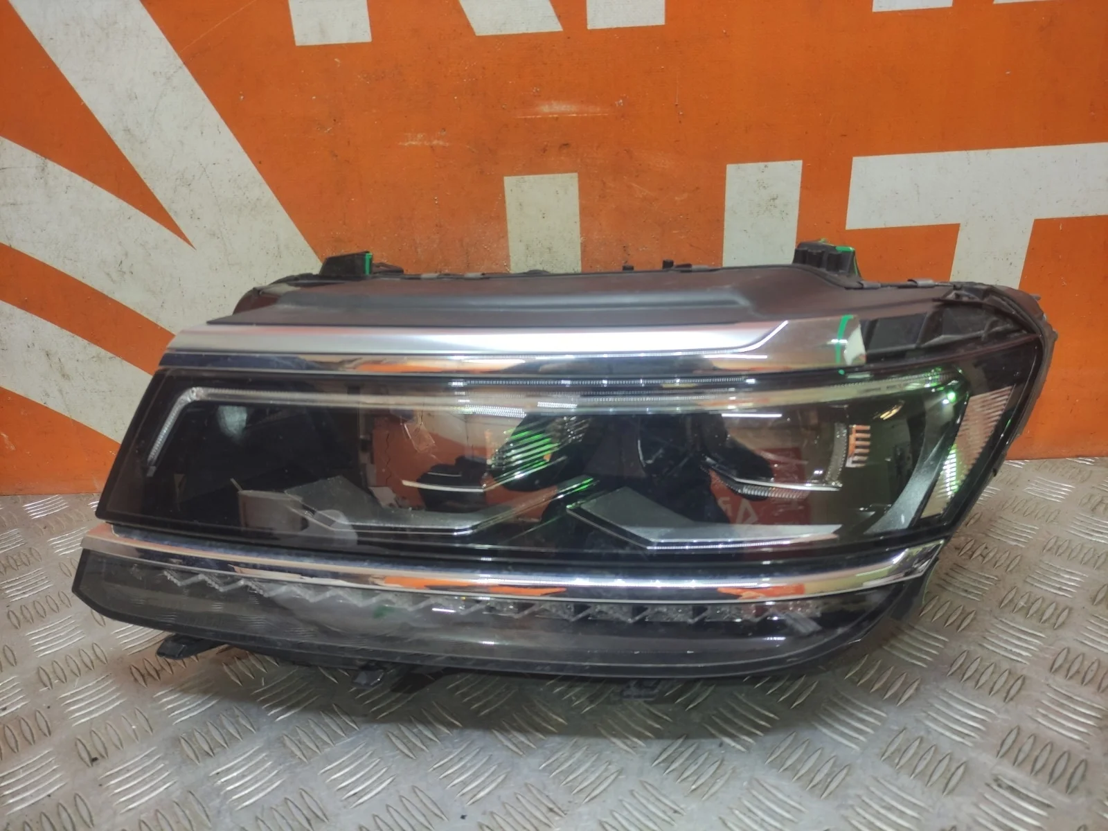 Фара Volkswagen Tiguan 2016-2020