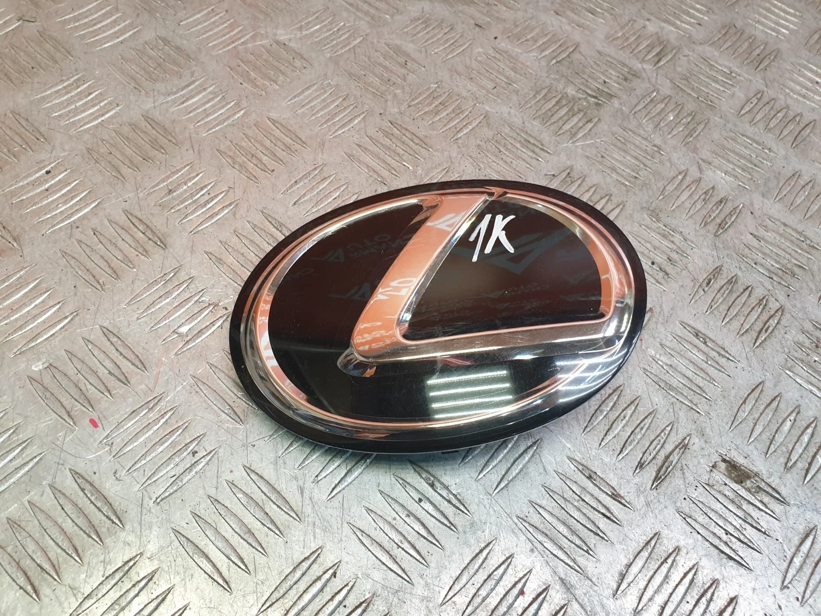 Эмблема Lexus LS 2006-2017 4