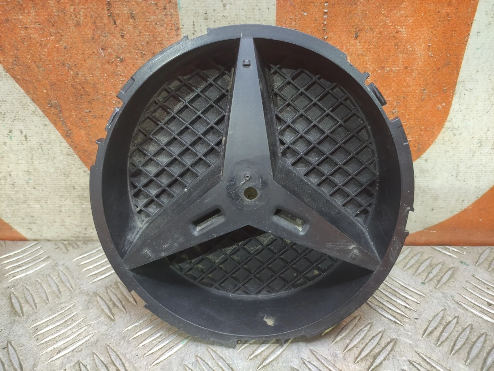 Кронштейн эмблемы Mercedes -Class 2014-2018 W205