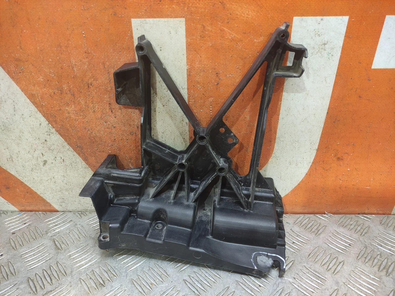 Кронштейн панели передней Mercedes GLC-Class 2015-нв X253