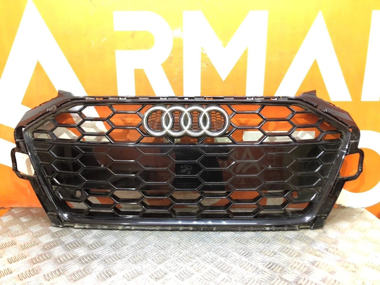 Решетка радиатора Audi A4 2019-нв 5 B9