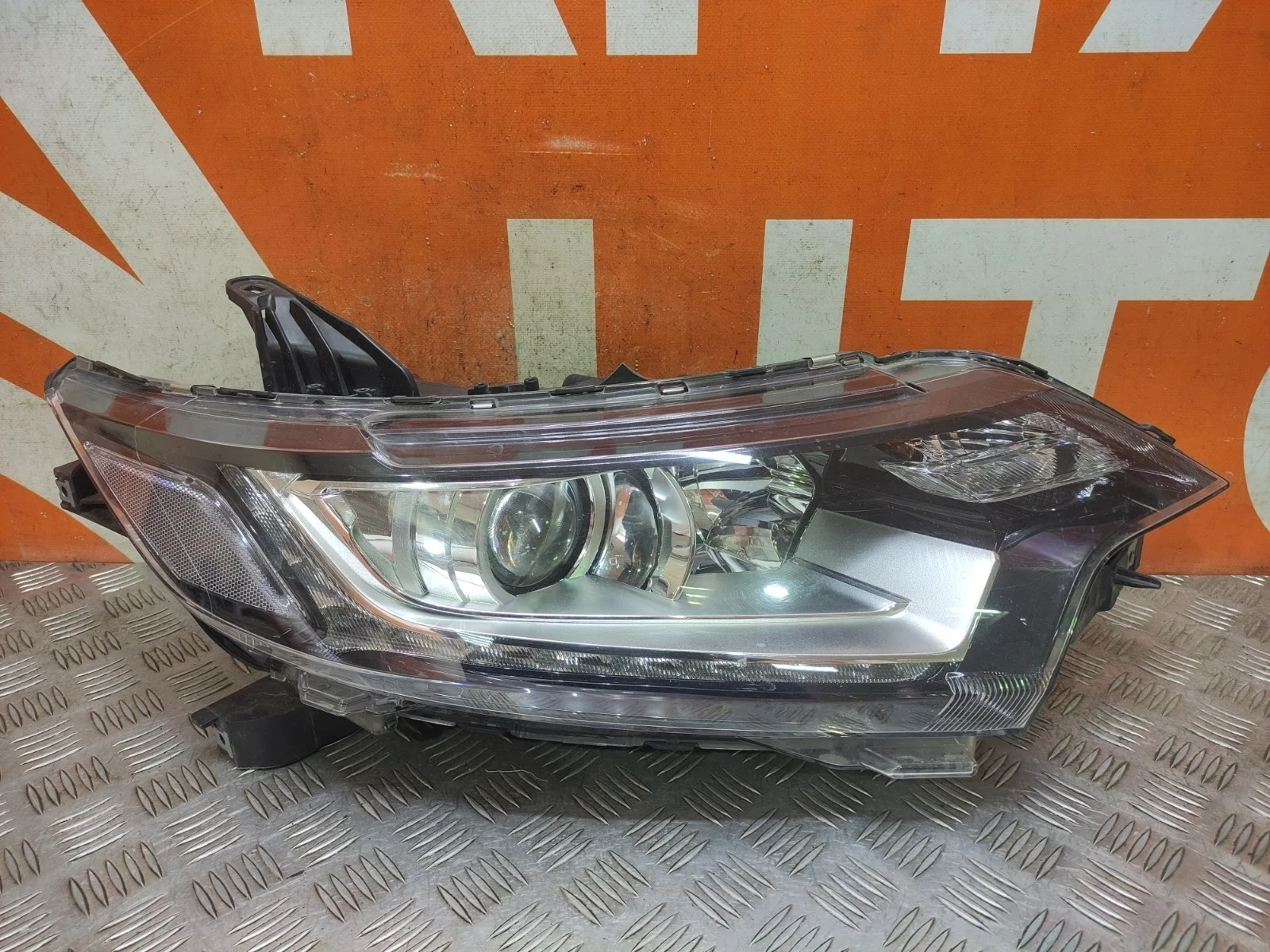 Фара Mitsubishi Outlander 2015-нв 3