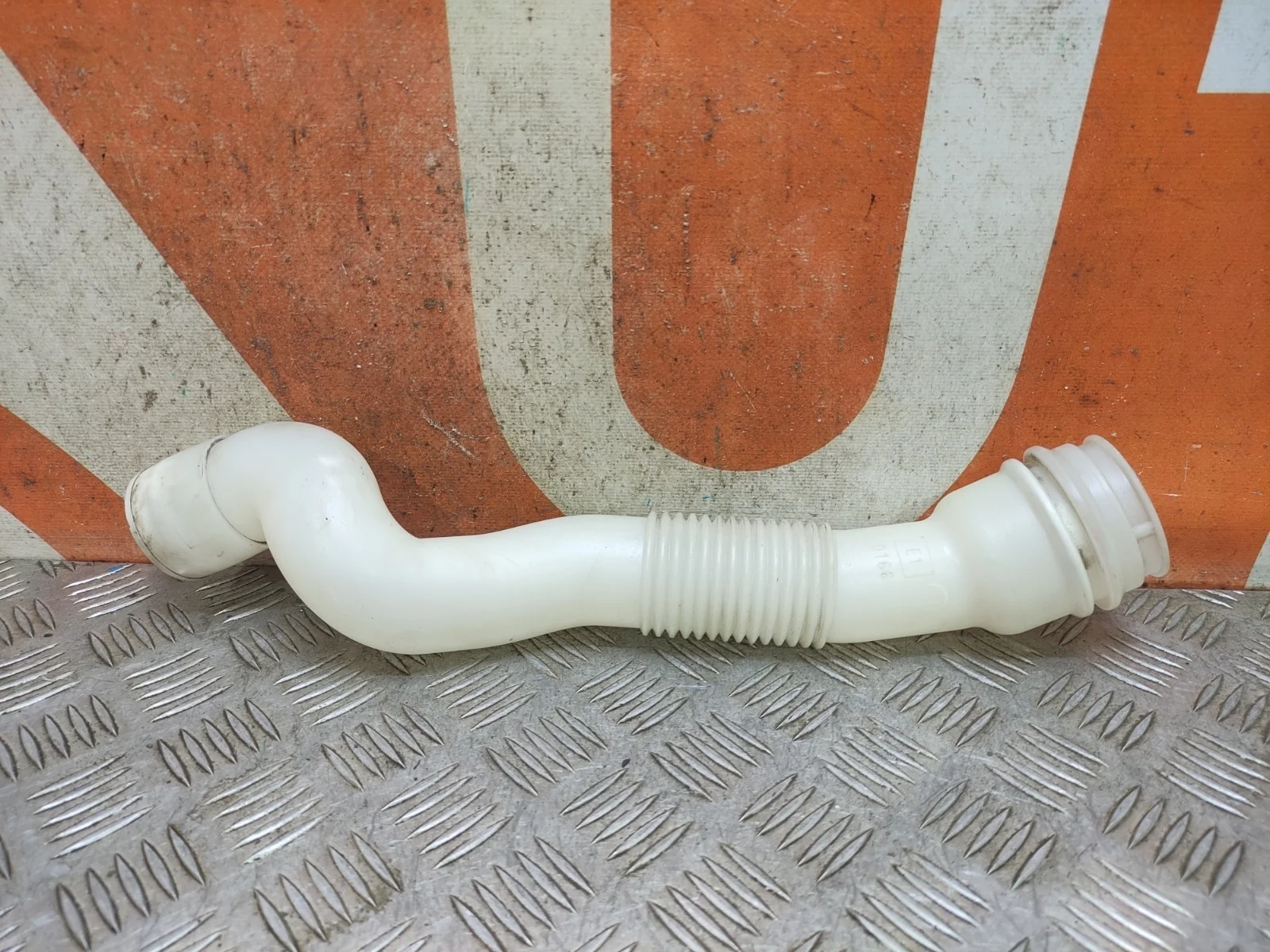 Заливная горловина бачка омывателя Mercedes ML GLE-Class 2011-2018 W166