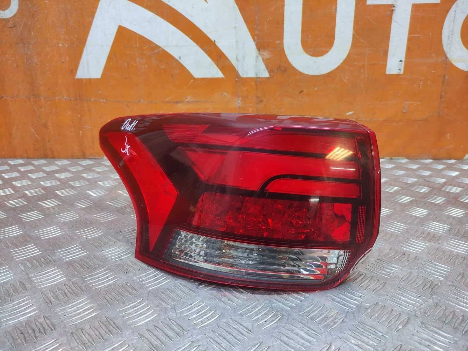 Фонарь внешний Mitsubishi Outlander 2015-нв 3