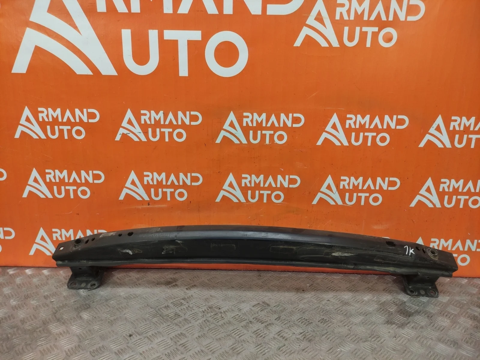 Усилитель бампера Volkswagen Touareg 2002-2010