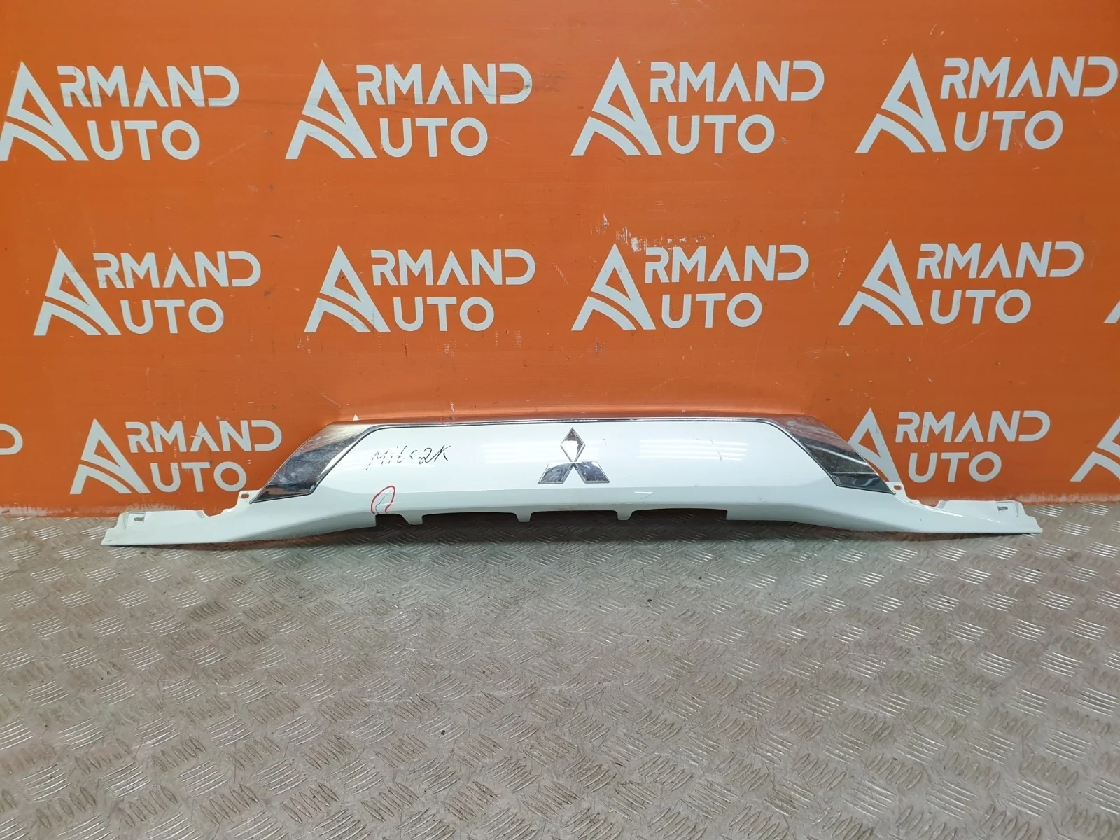 Накладка двери багажника Mitsubishi Outlander 2015-нв 3