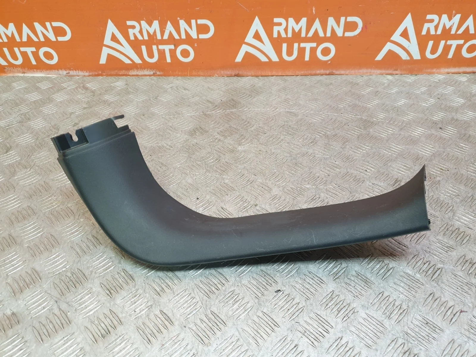 Обшивка двери багажника верхняя Mitsubishi Outlander 2012-нв 3