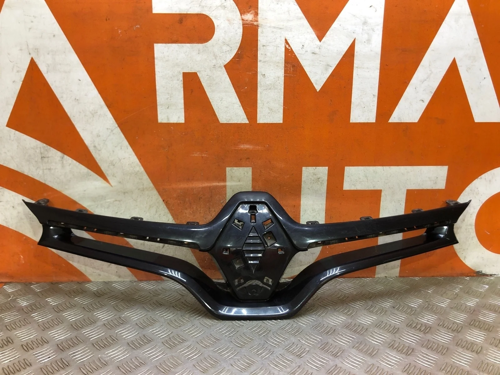 Решетка радиатора Renault Fluence 2013-2017