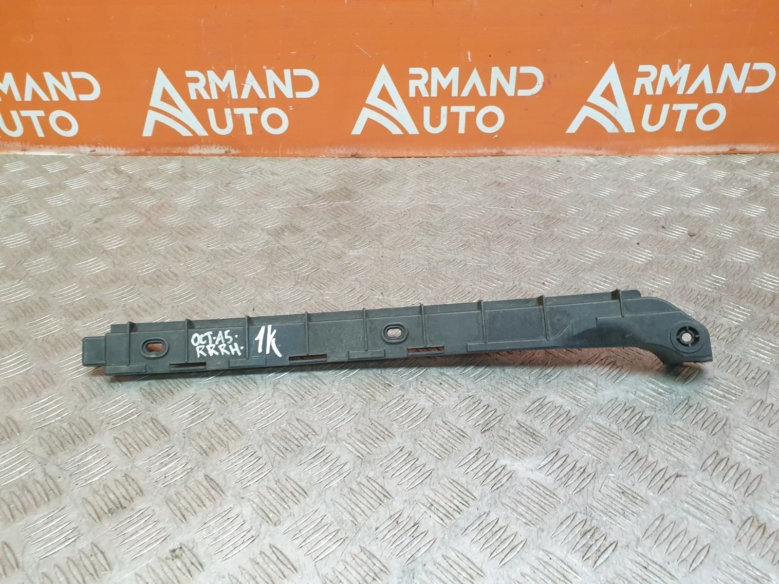 Кронштейн бампера Skoda Octavia 2008-2013 A5 (1Z)