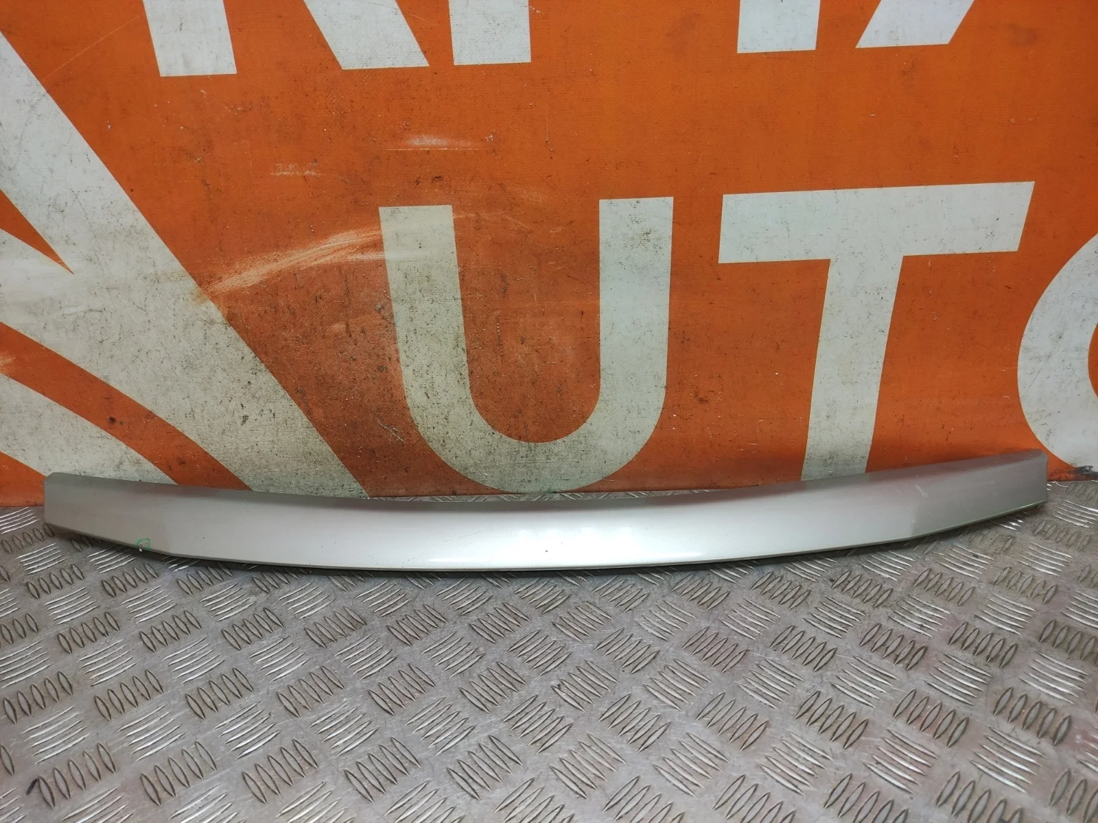 Накладка решетки радиатора Renault Sandero 2009-2014