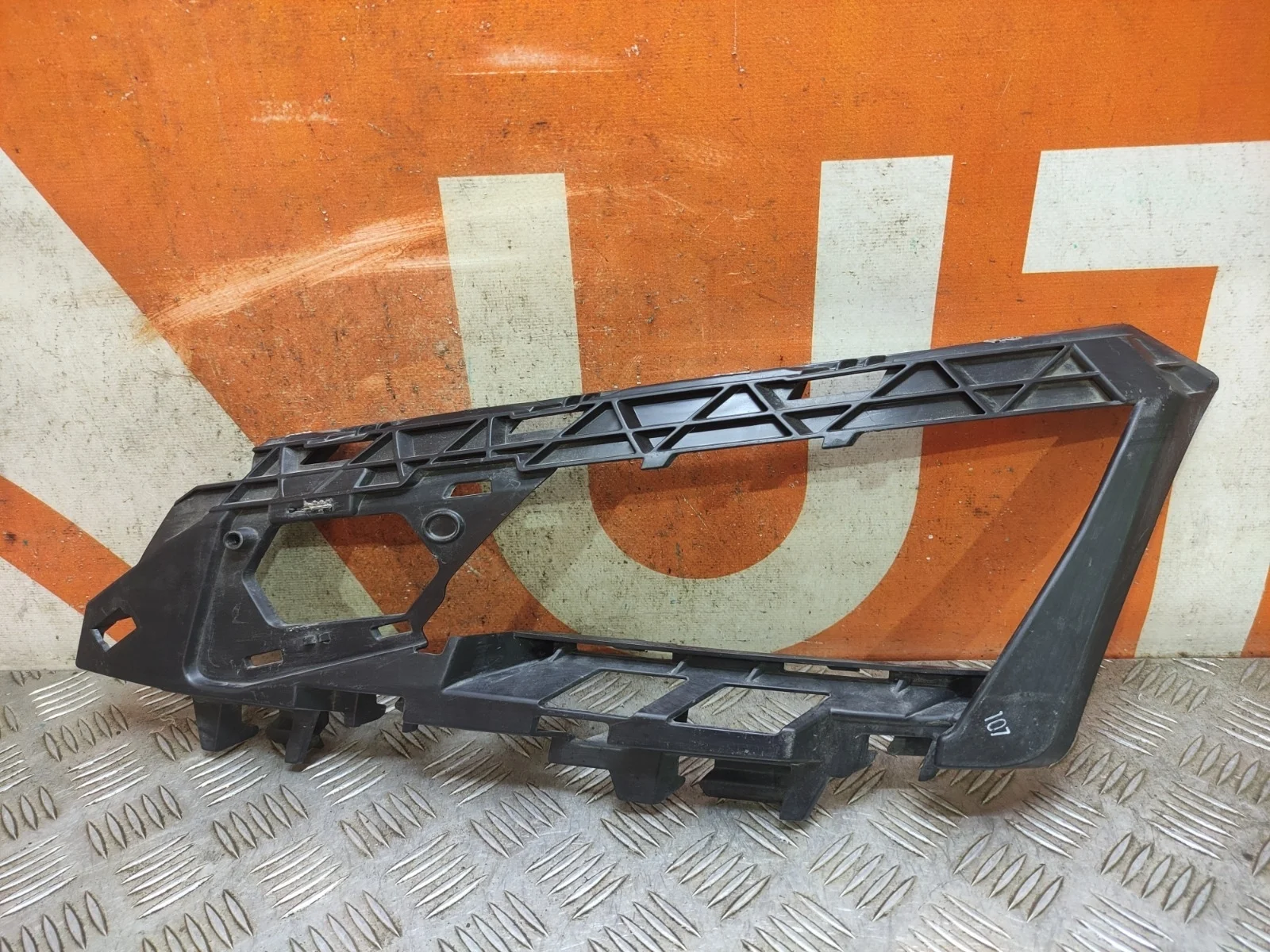 Кронштейн бампера Skoda Kodiaq 2016-нв