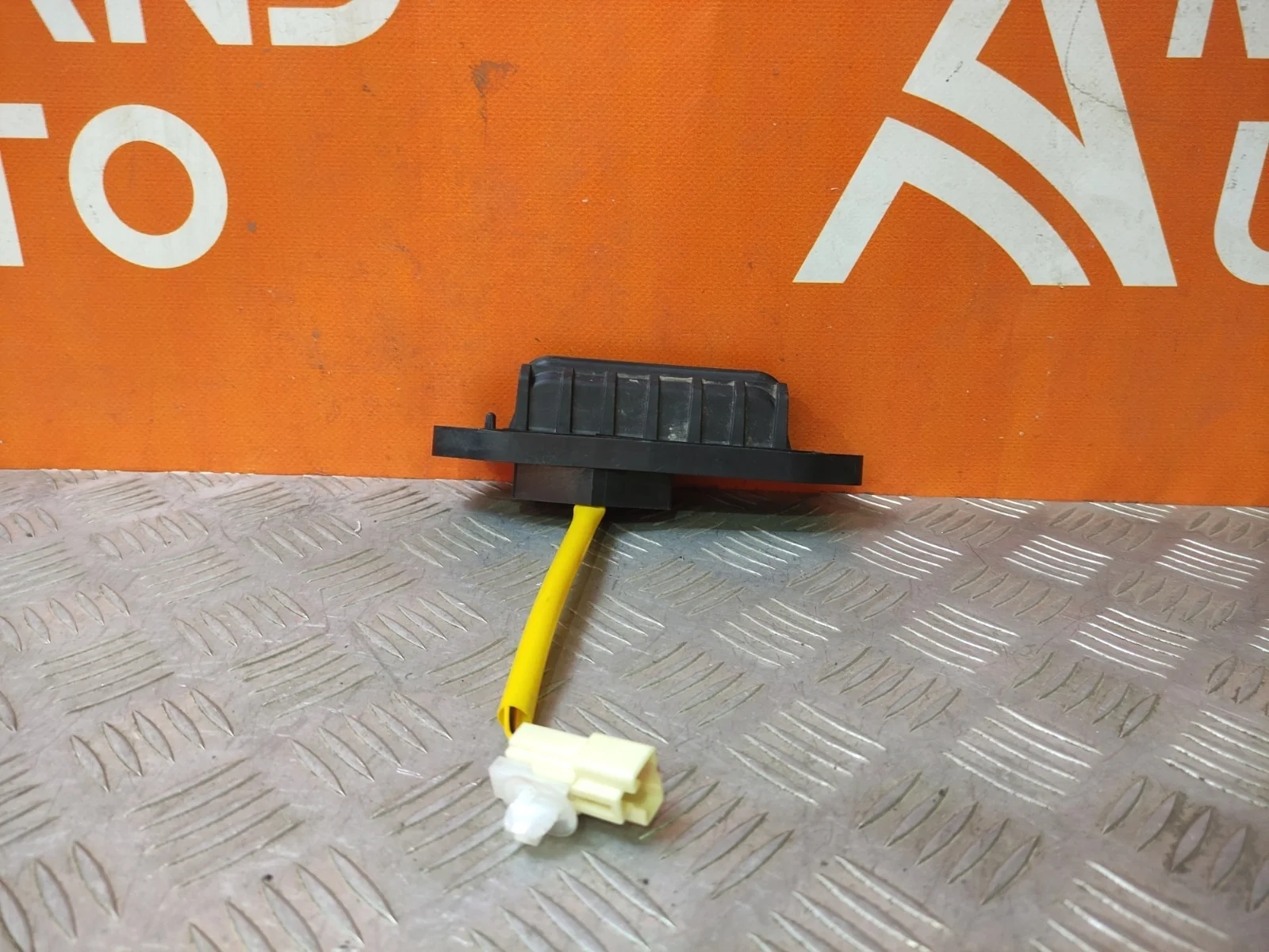 Кнопка двери багажника Mitsubishi Outlander 2012-нв 3