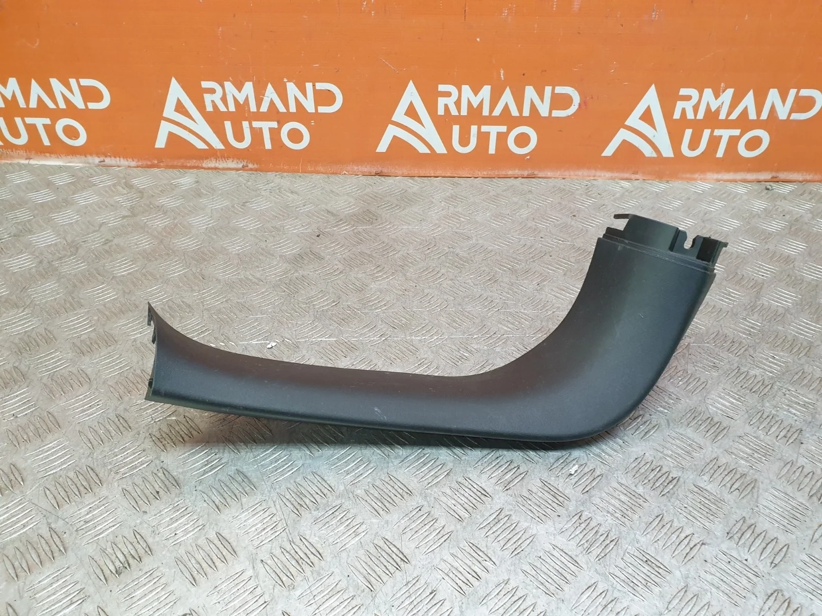 Обшивка двери багажника верхняя Mitsubishi Outlander 2012-нв 3