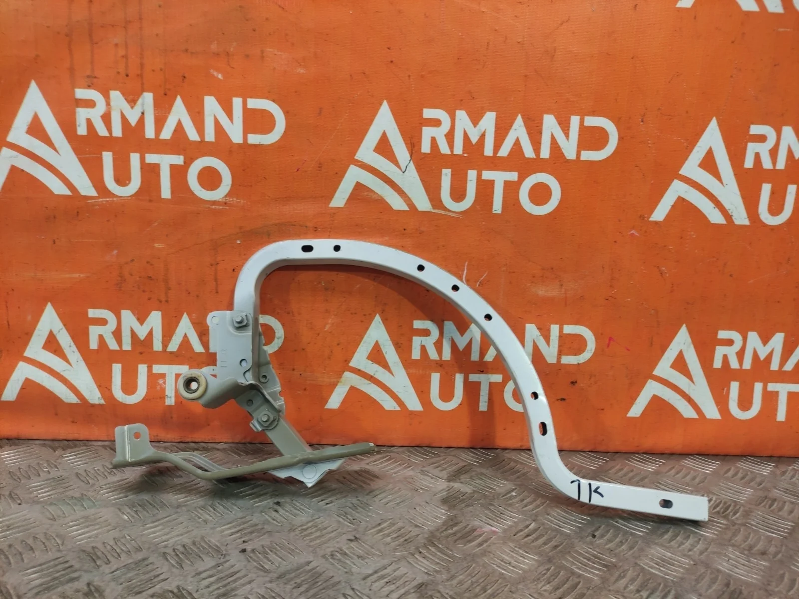 Петля крышки багажника Toyota Camry 2017-нв 8 XV70