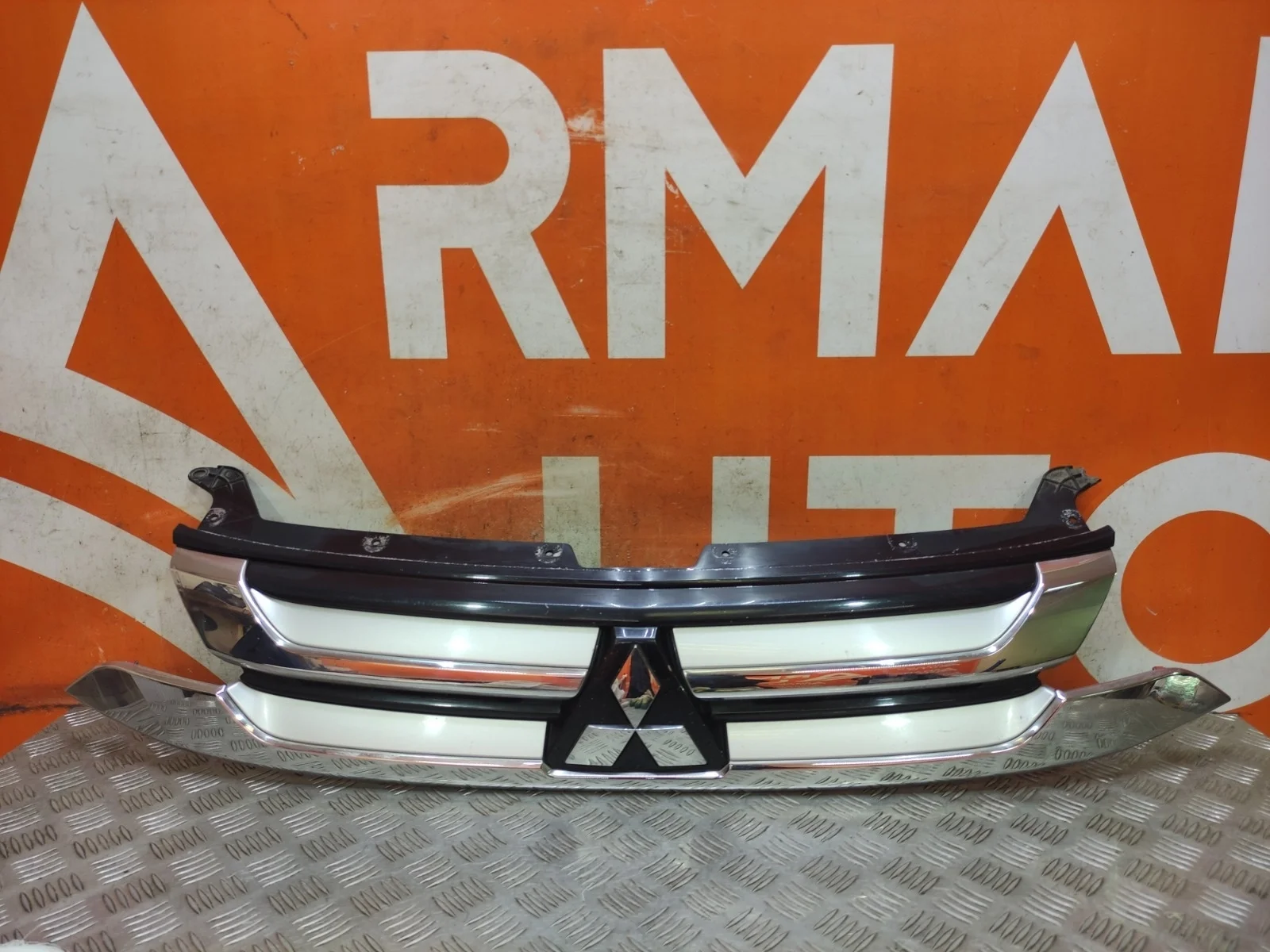 Решетка радиатора Mitsubishi Outlander 2015-2018 3